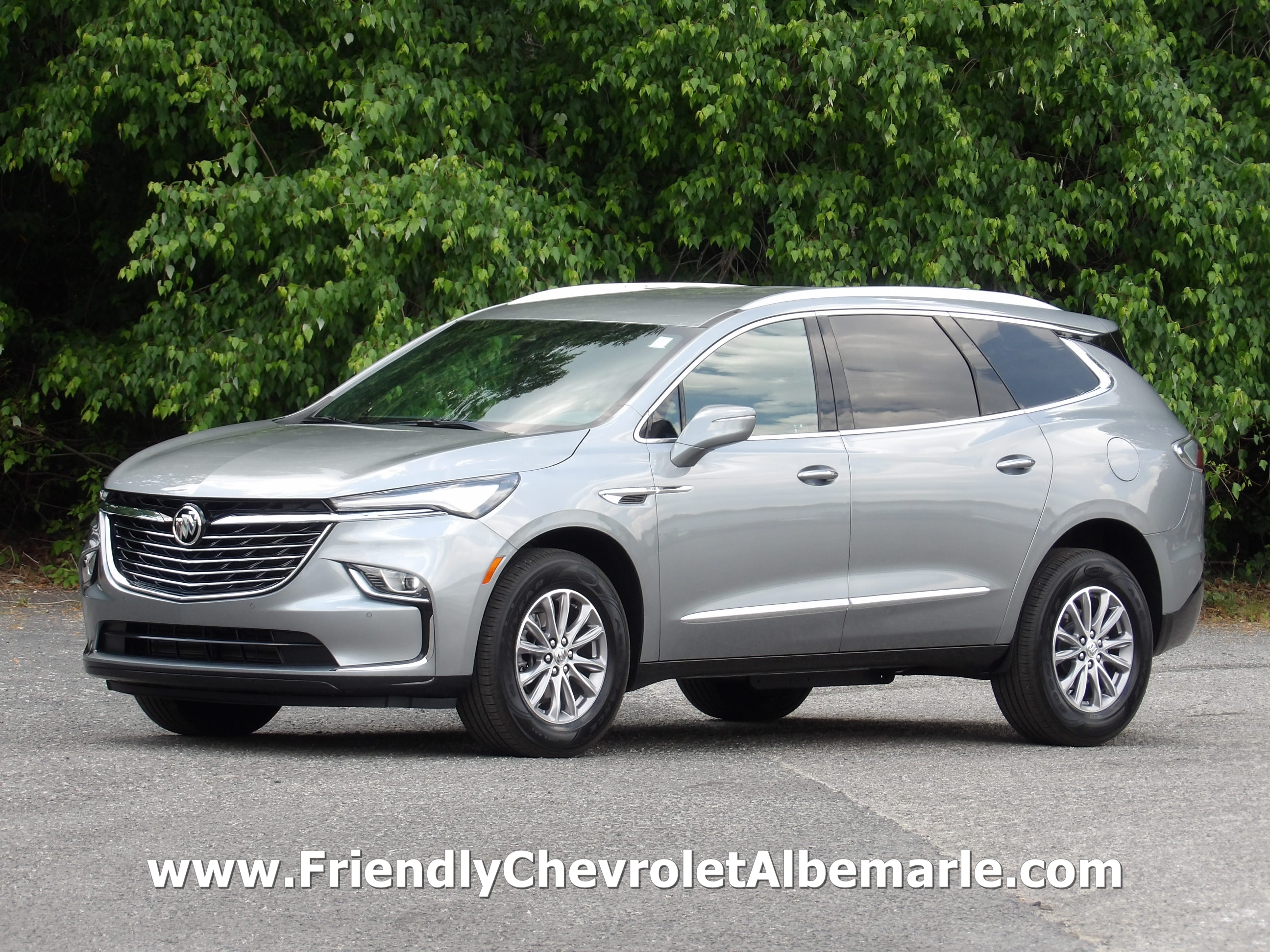 2023 Buick Enclave Essence's photo