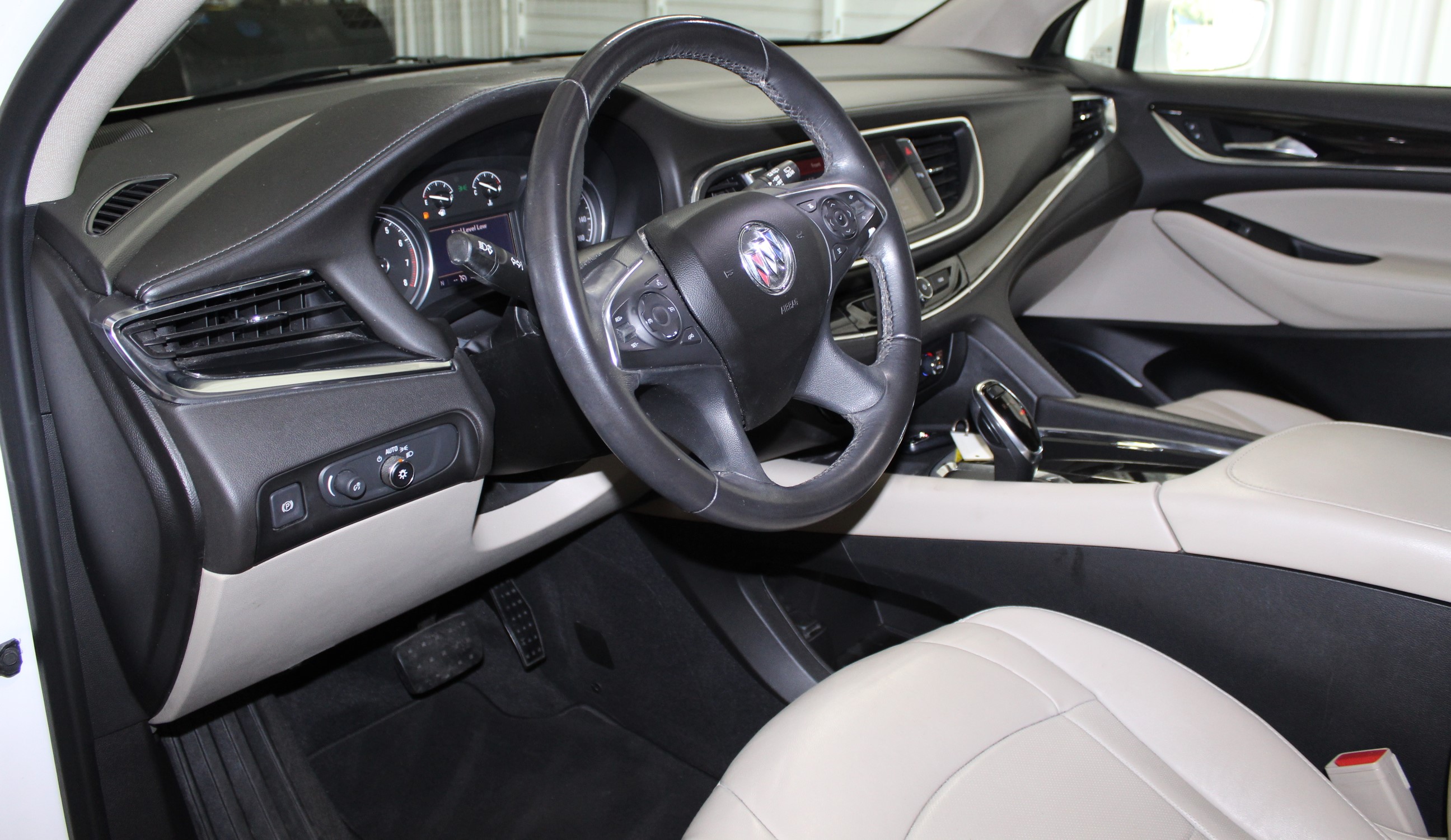 2020 Buick Enclave Essence photo 3