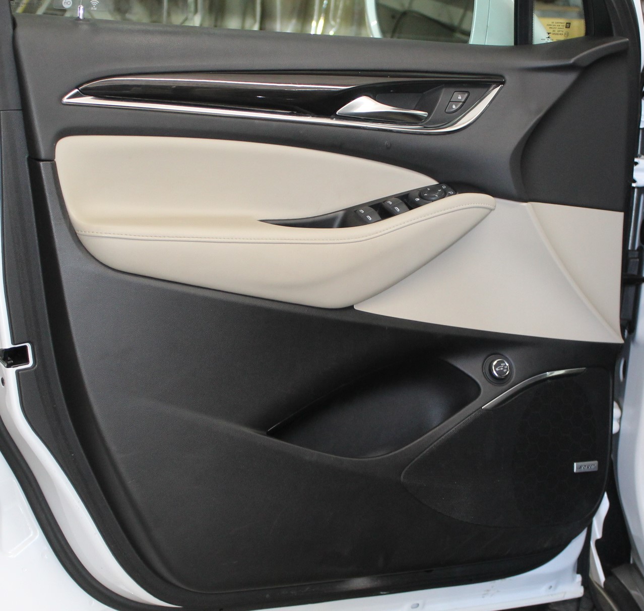 2020 Buick Enclave Essence photo 2