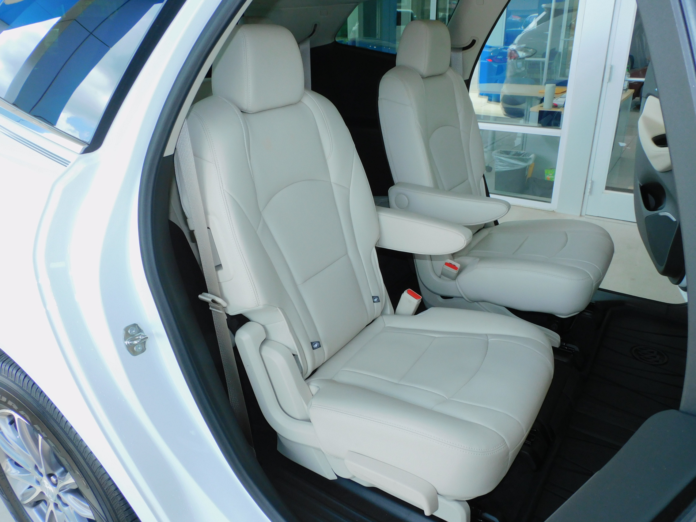2022 Buick Enclave Essence photo 23