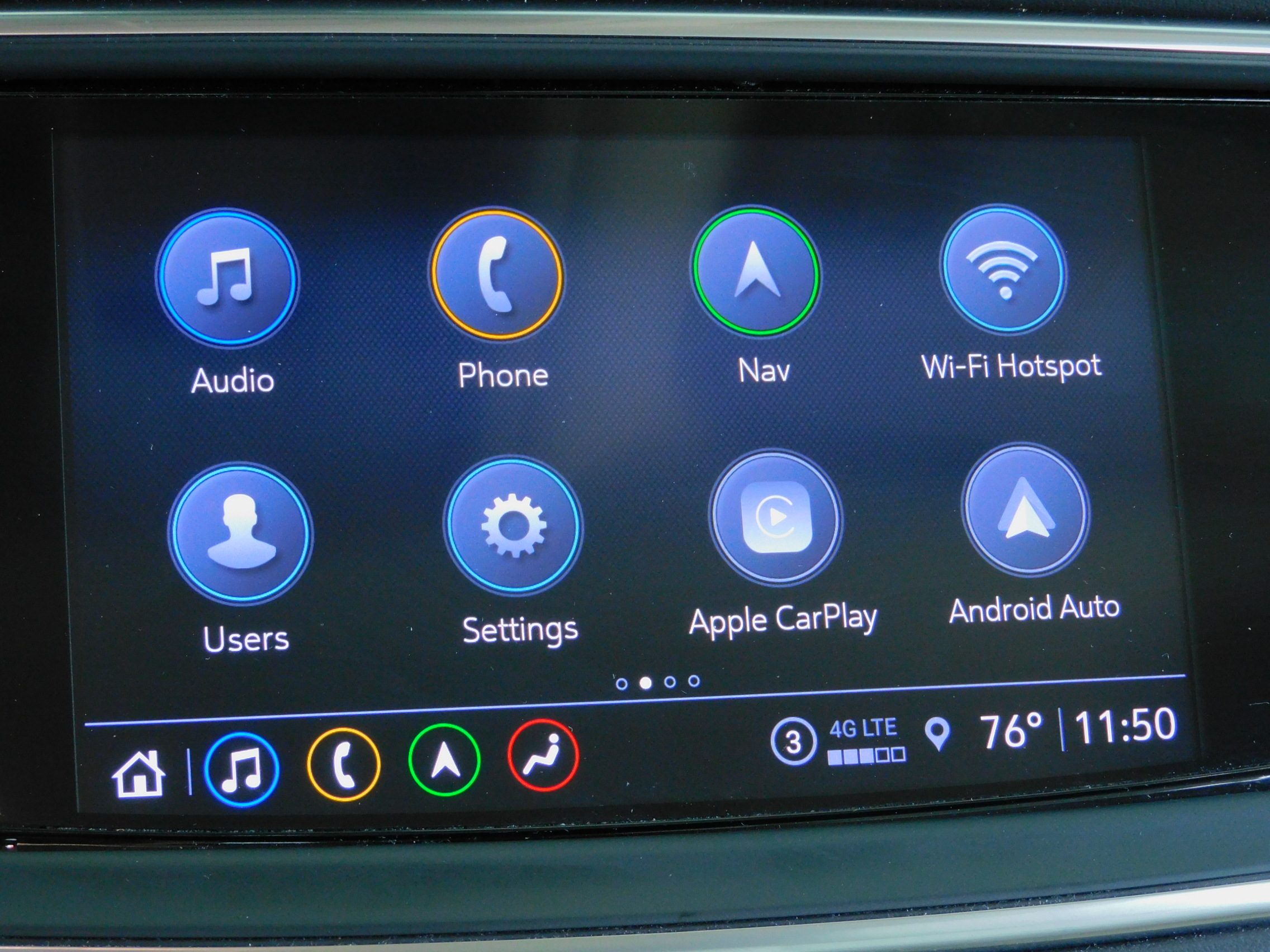 Used 2022 Summit White Buick Essence image 3