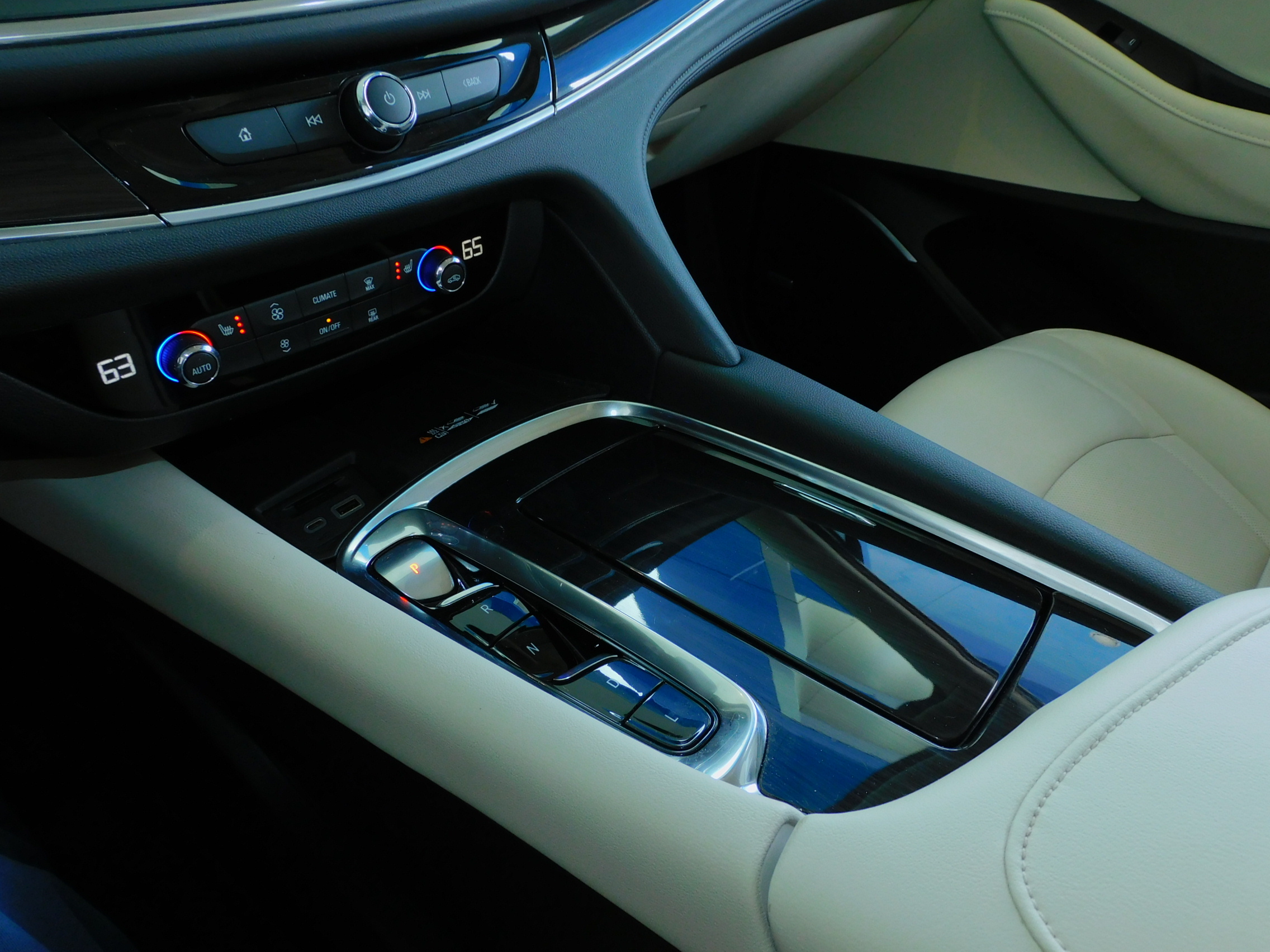 2022 Buick Enclave Essence photo 30