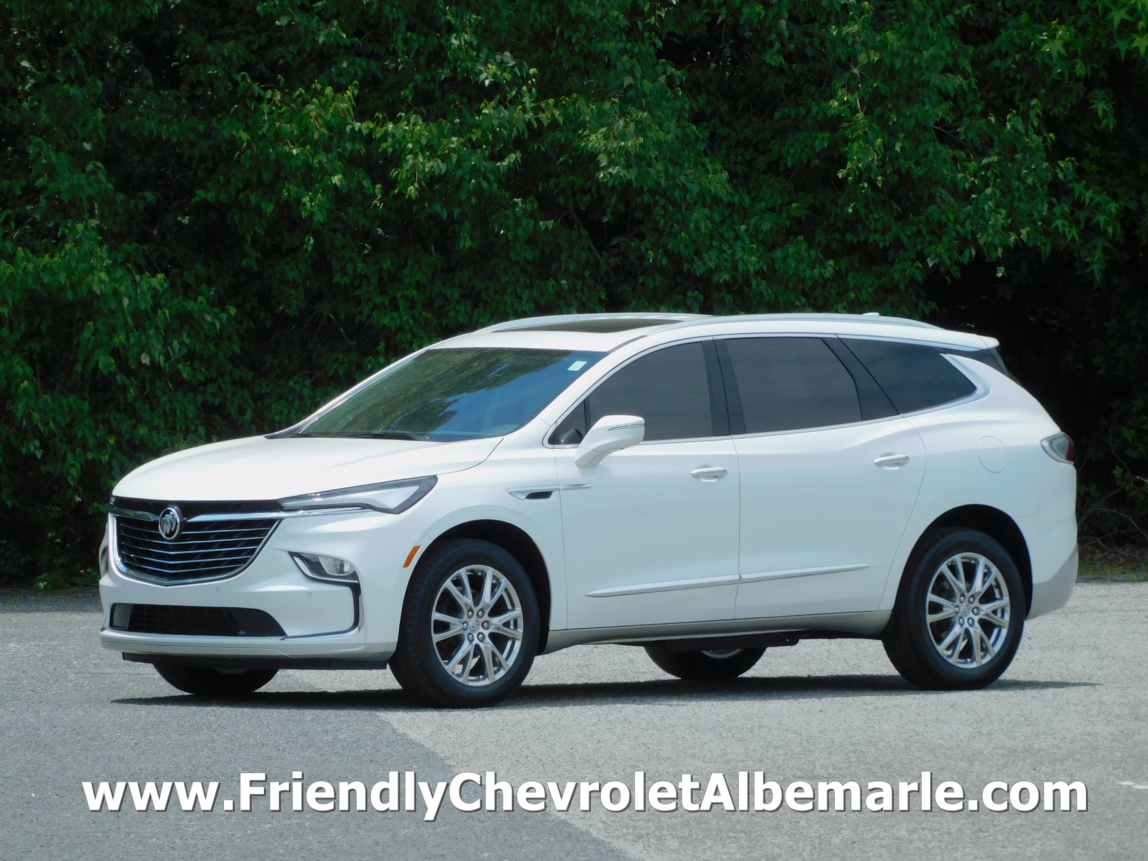 2024 Buick Enclave Essence's photo