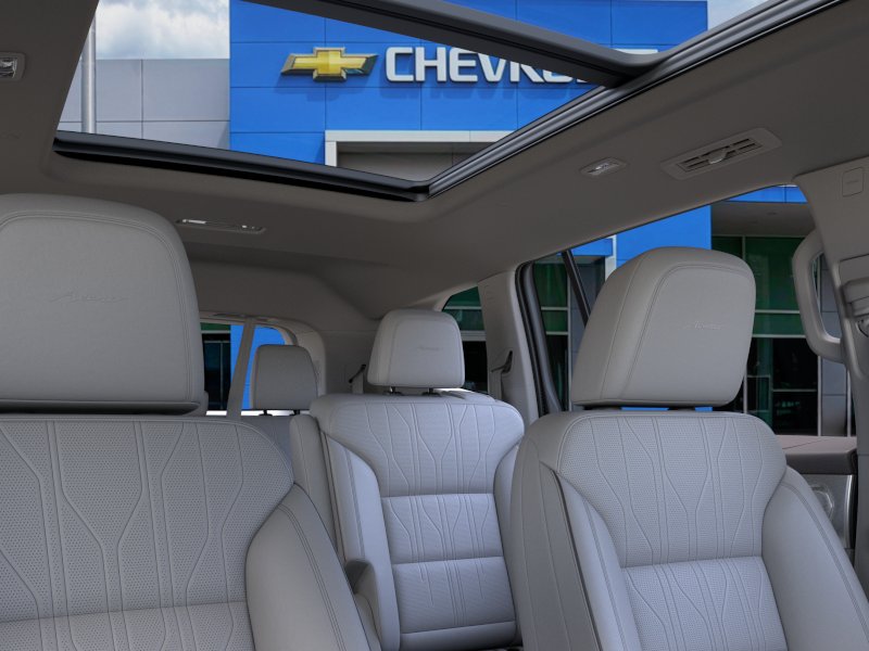 New 2026 Iridescent White Tricoat Buick Avenir image 48