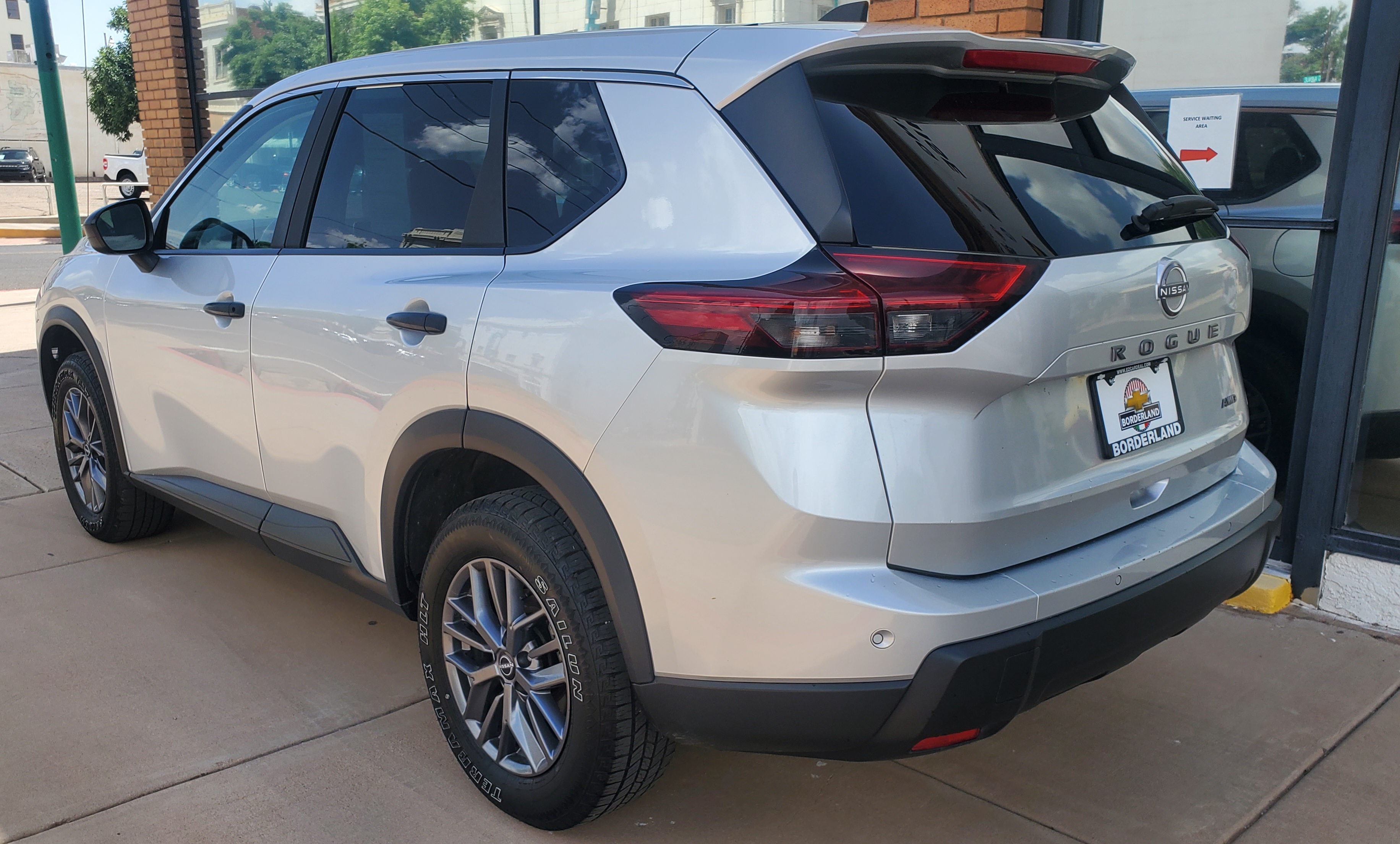 2024 Nissan Rogue S - Photo 4