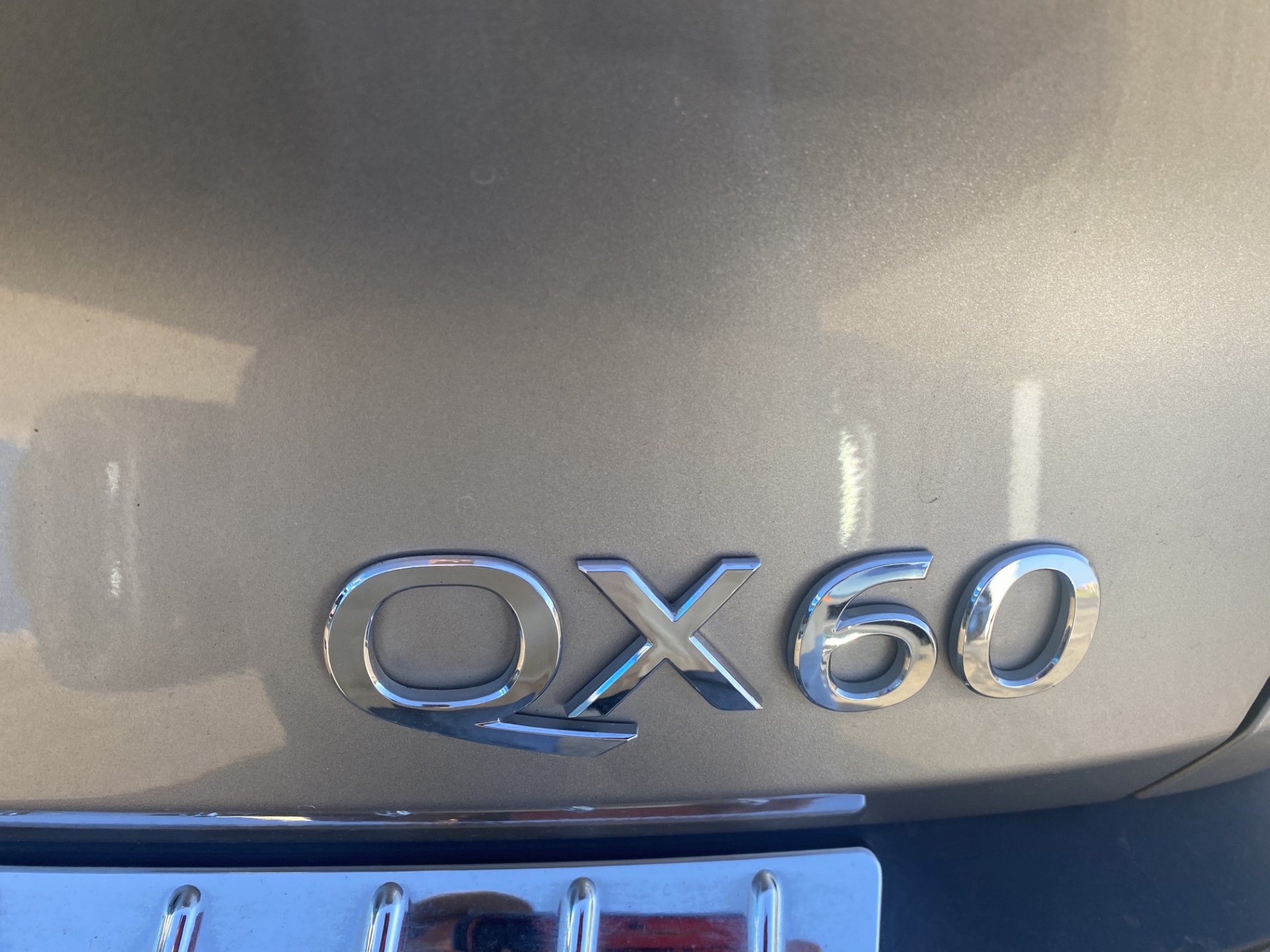 Used 2023 Beige INFINITI LUXE image 9