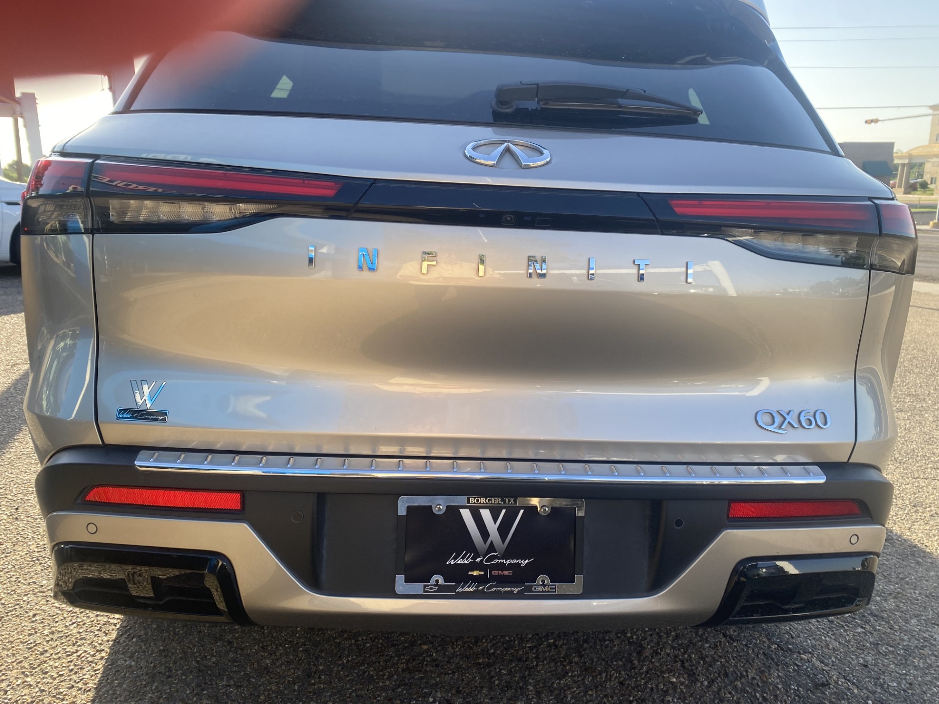 Used 2023 Beige INFINITI LUXE image 8
