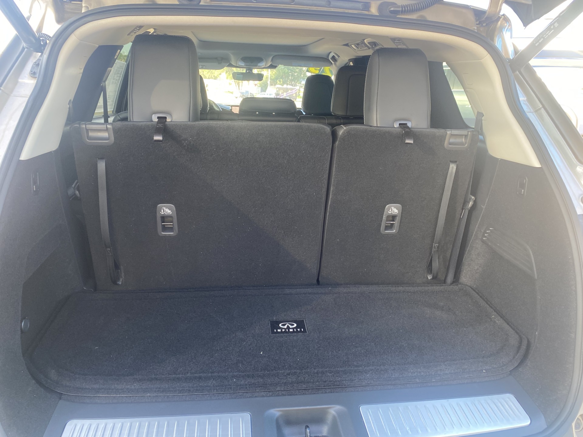 Used 2023 Beige INFINITI LUXE image 31
