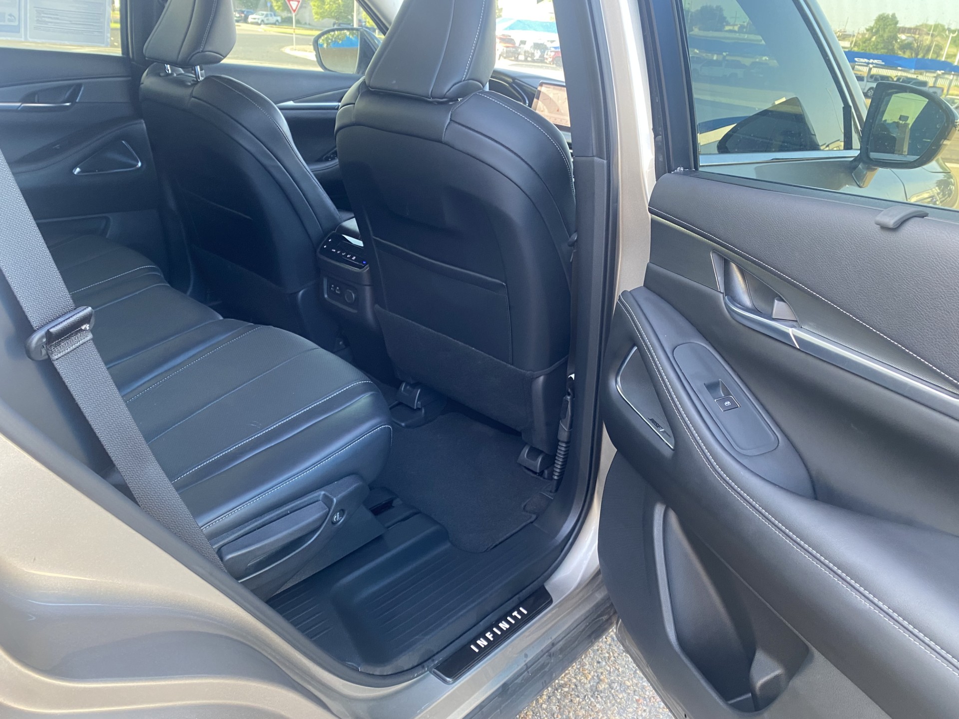 Used 2023 Beige INFINITI LUXE image 15