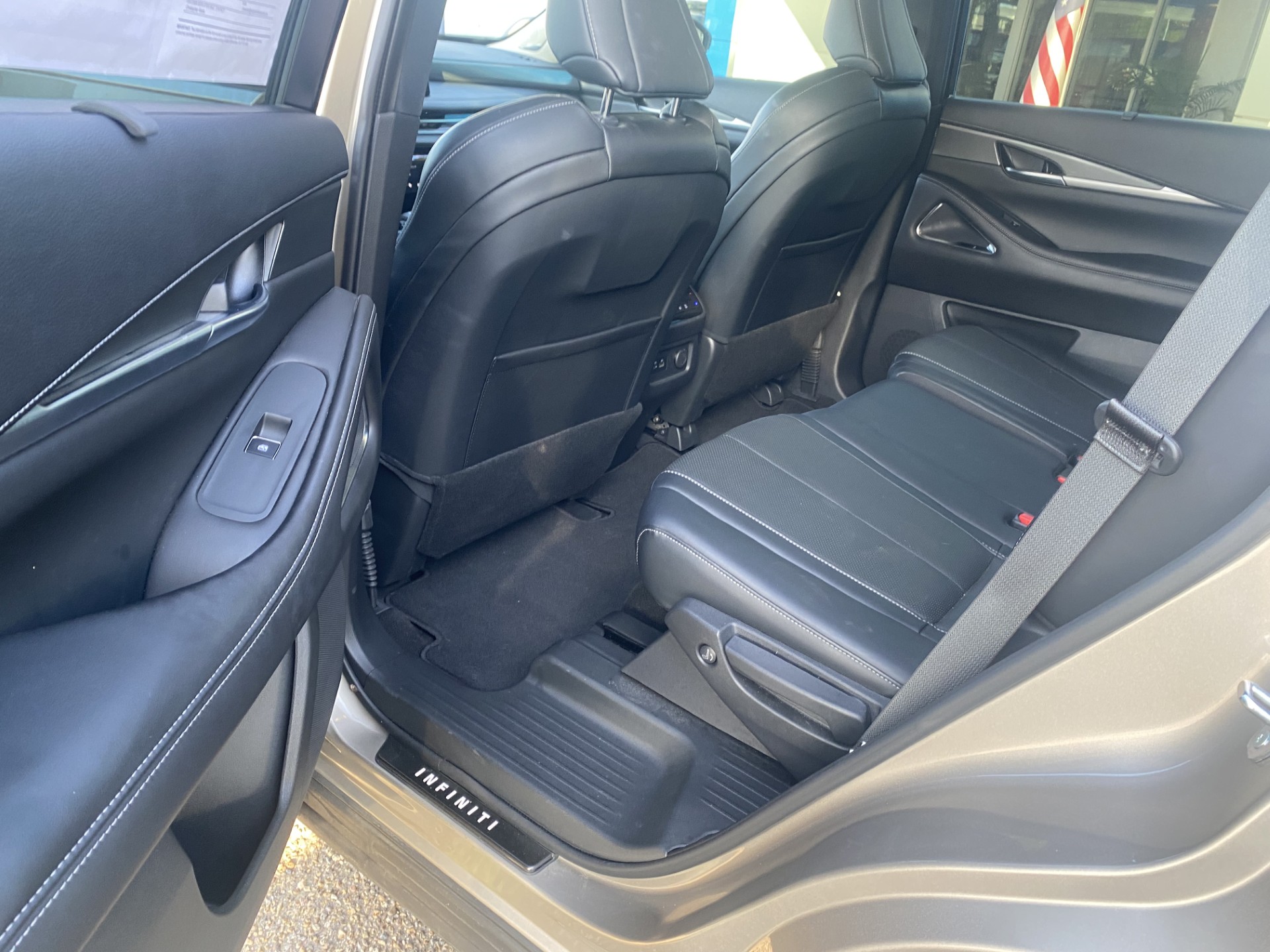 Used 2023 Beige INFINITI LUXE image 13
