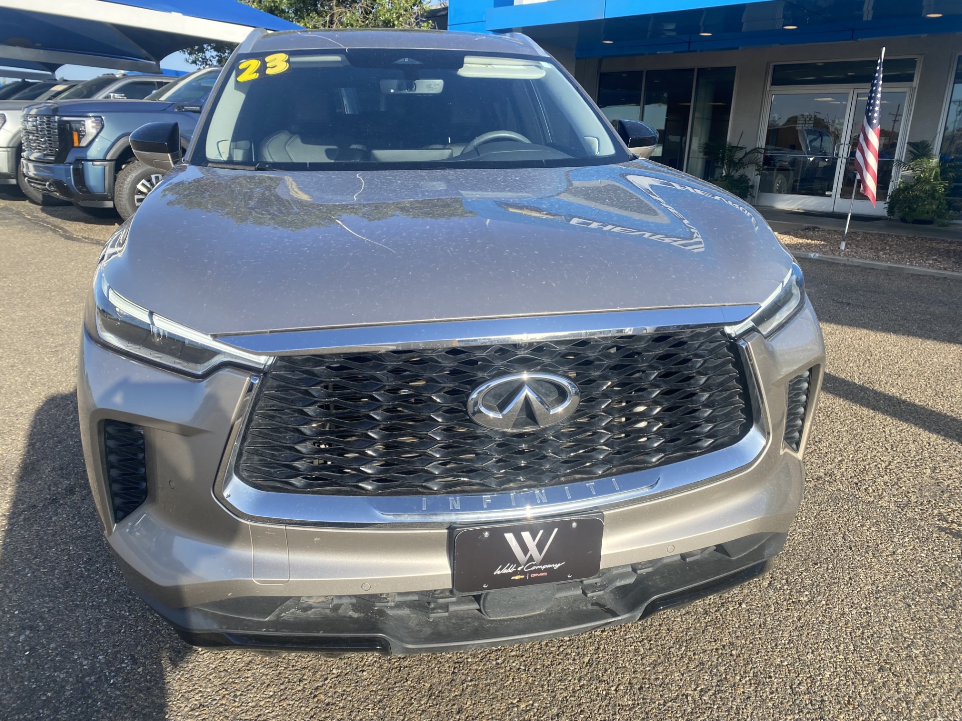 Used 2023 Beige INFINITI LUXE image 3