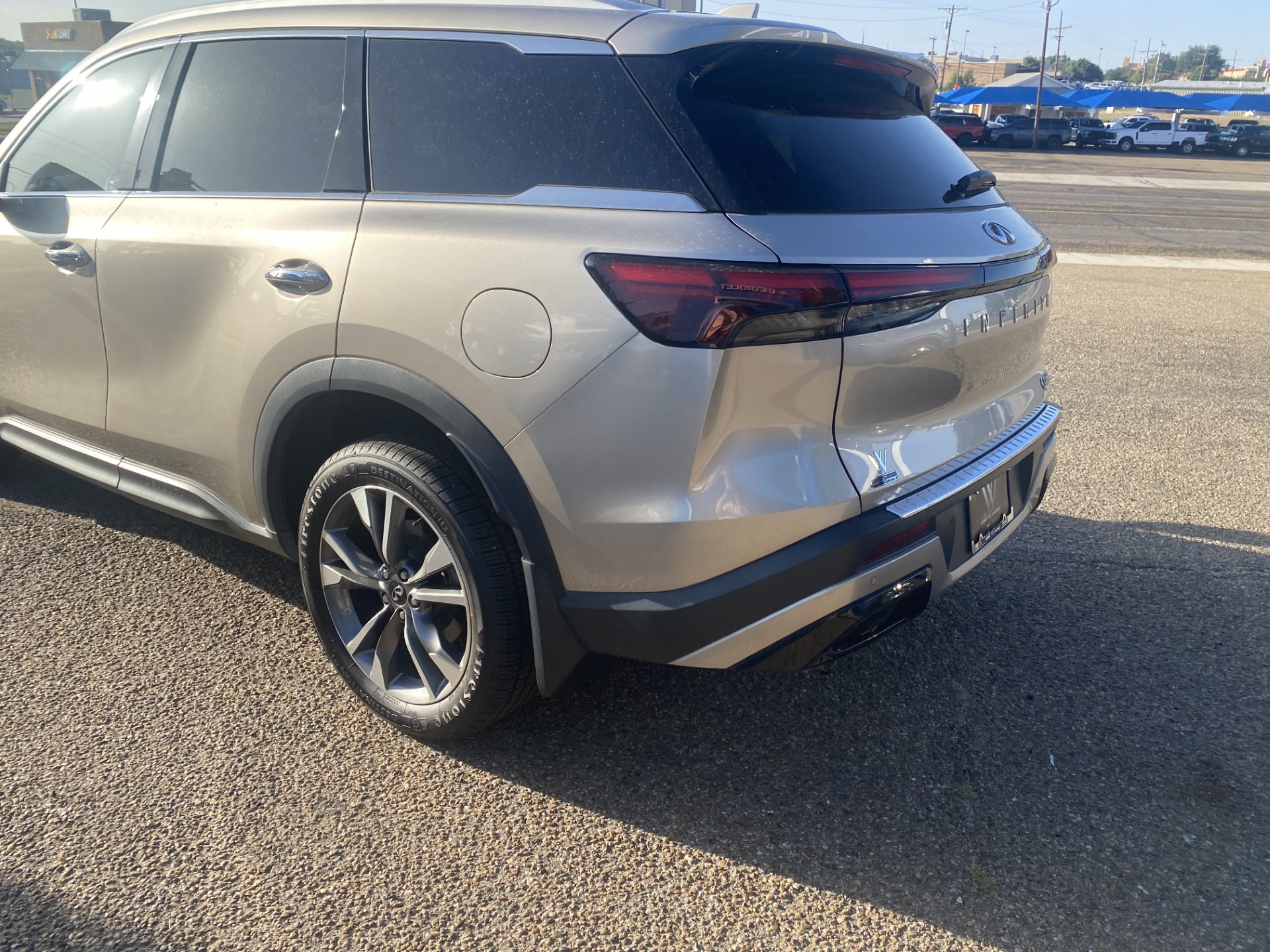 Used 2023 Beige INFINITI LUXE image 7