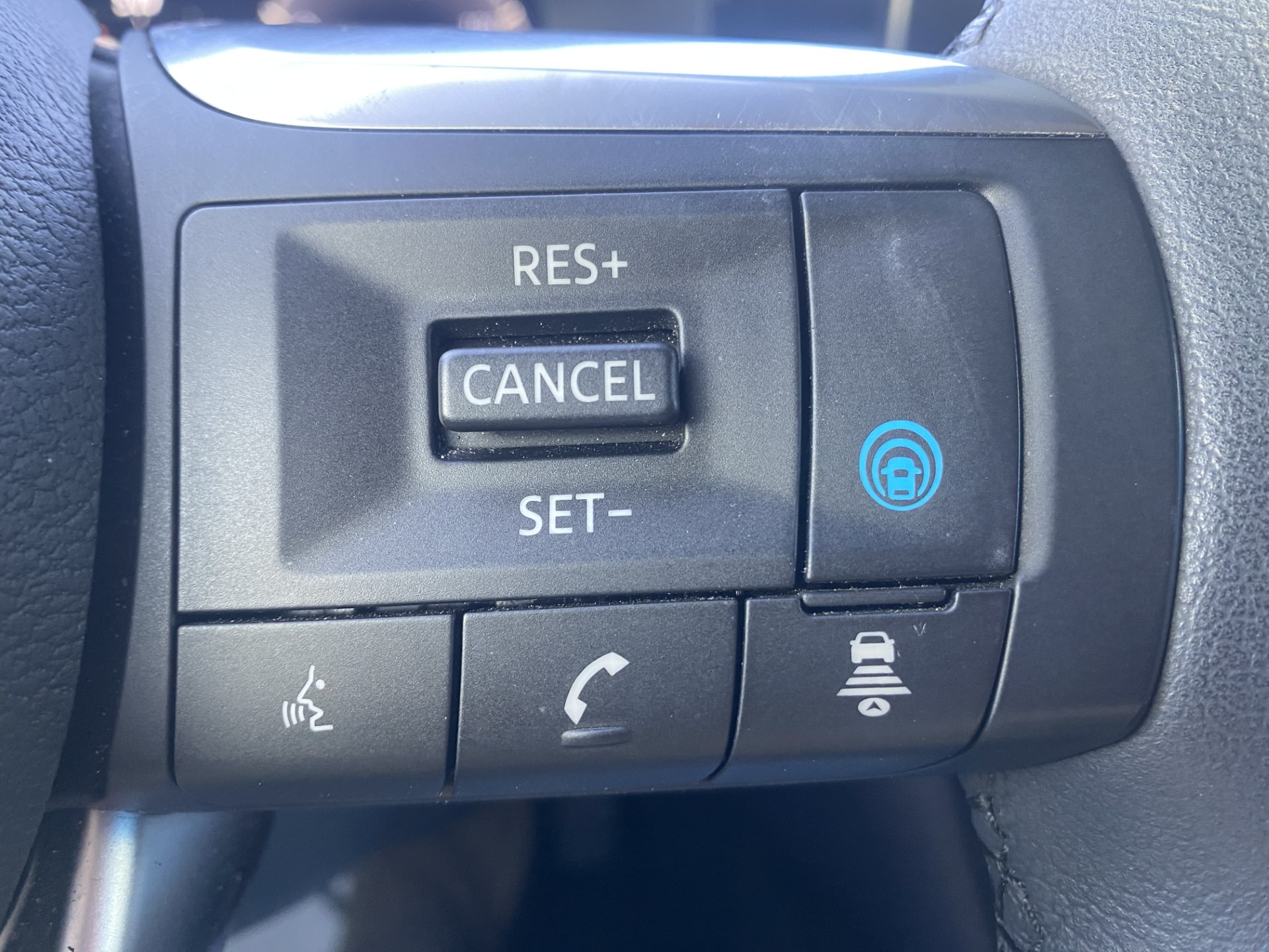 Used 2023 Beige INFINITI LUXE image 22