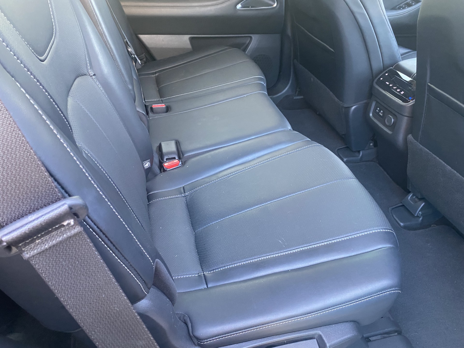 Used 2023 Beige INFINITI LUXE image 17