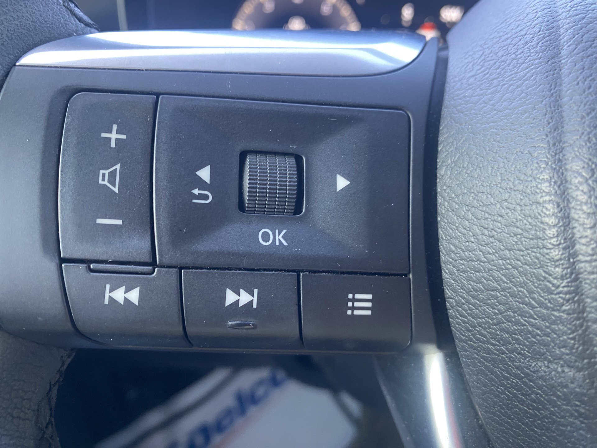 Used 2023 Beige INFINITI LUXE image 21
