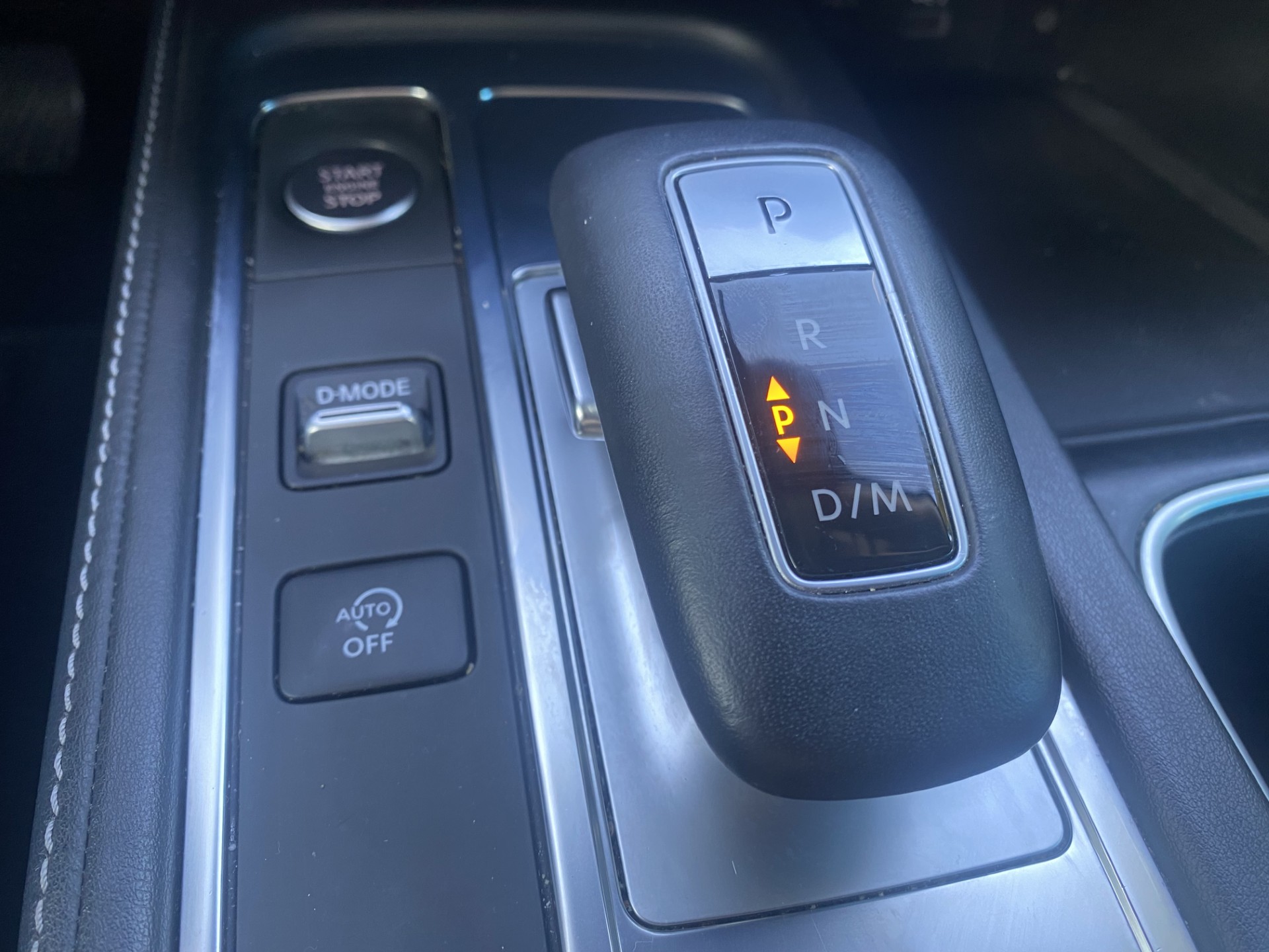 Used 2023 Beige INFINITI LUXE image 25