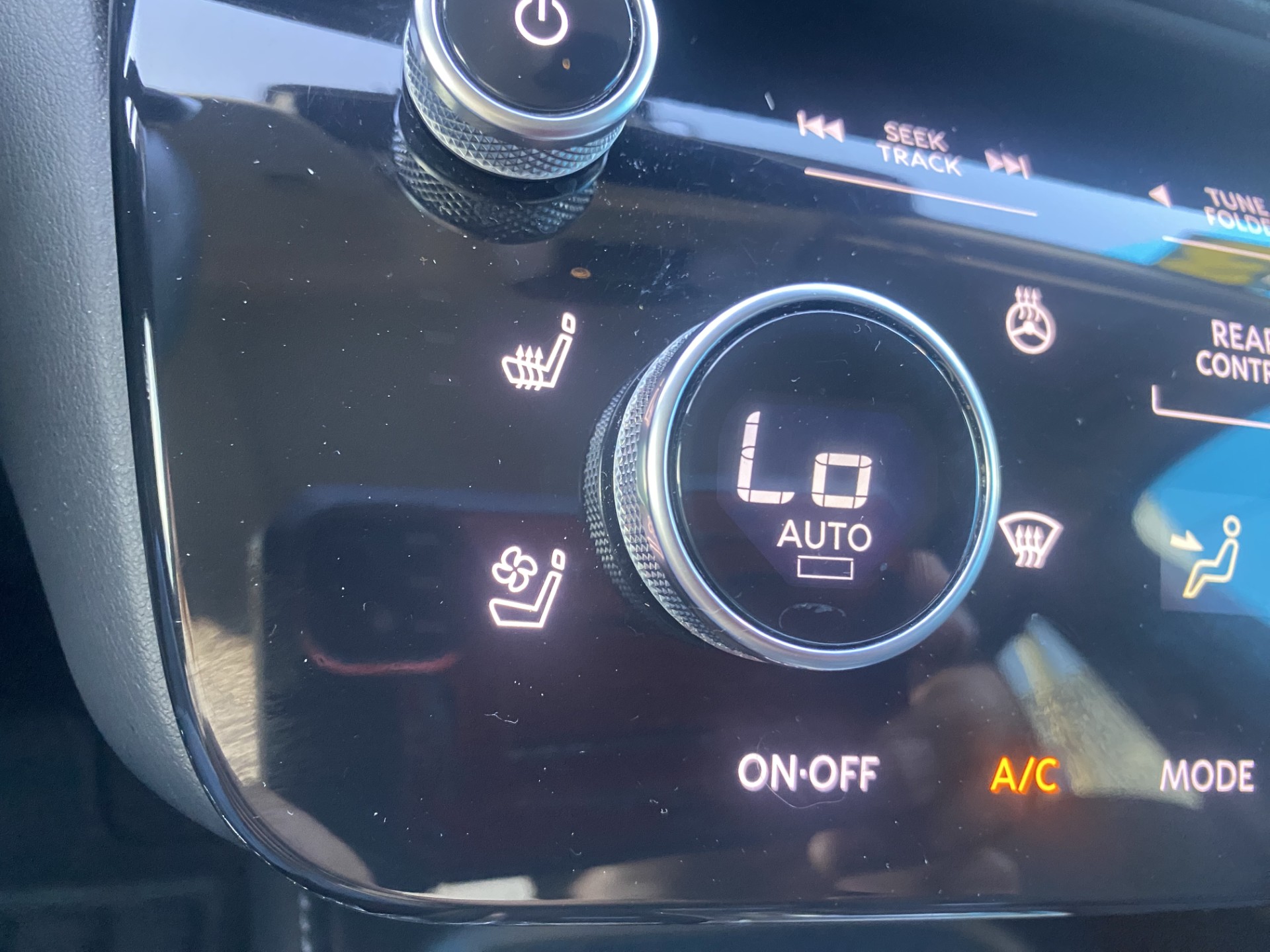 Used 2023 Beige INFINITI LUXE image 19