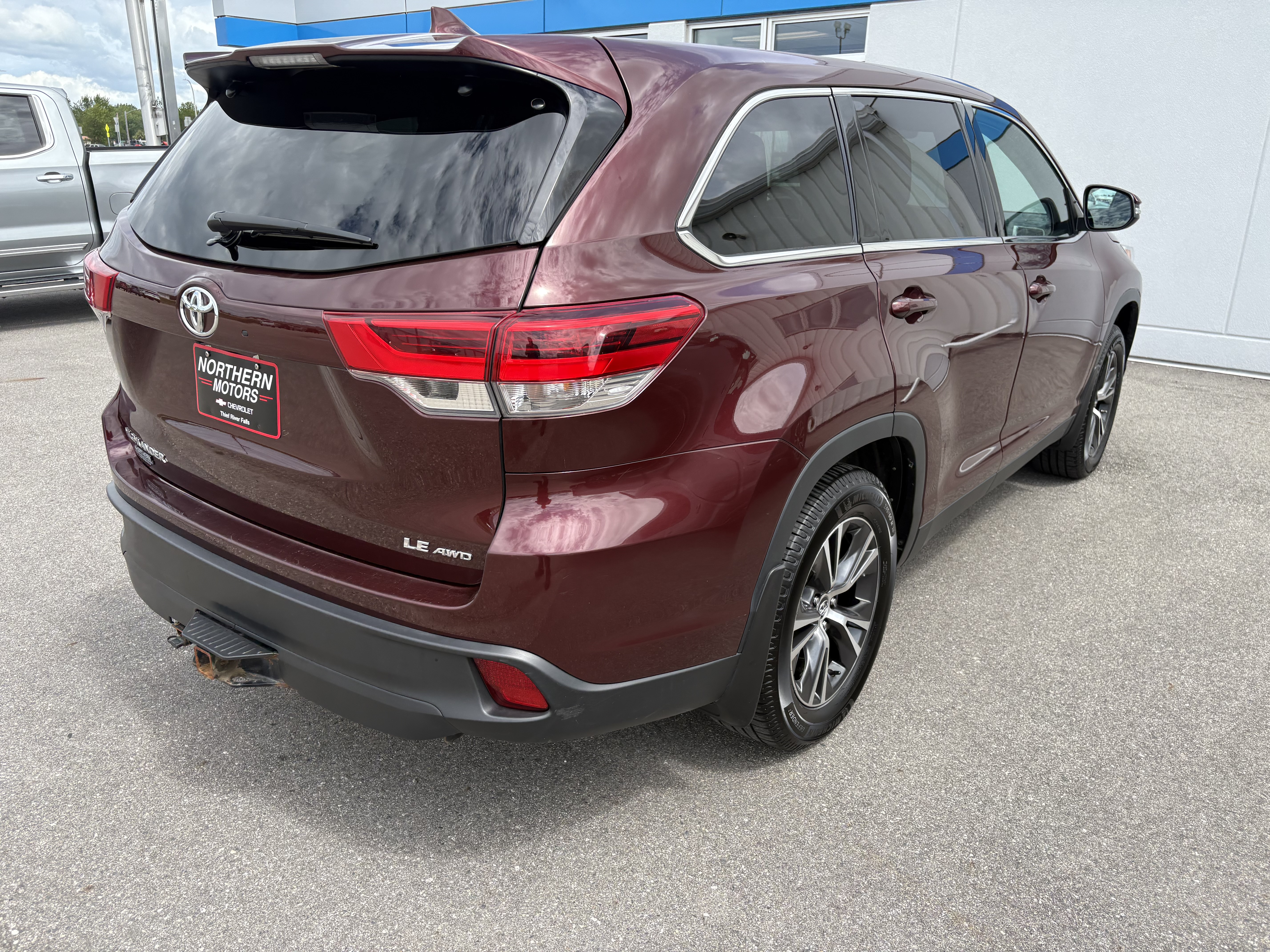 Used 2019 Toyota Highlander LE Plus with VIN 5TDBZRFH4KS708056 for sale in Thief River Falls, Minnesota