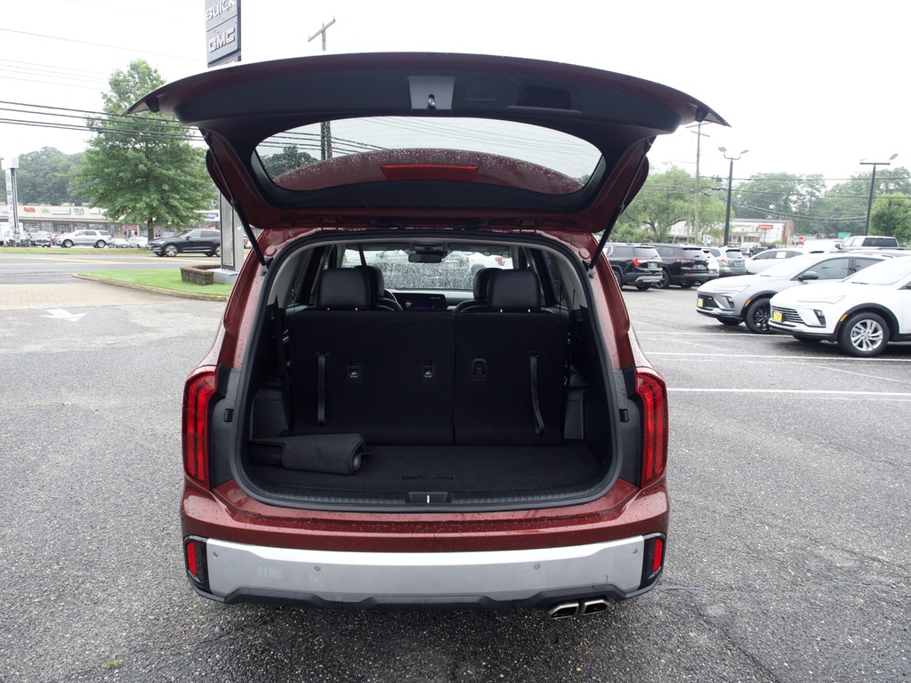2024 Kia Telluride S - Photo 41