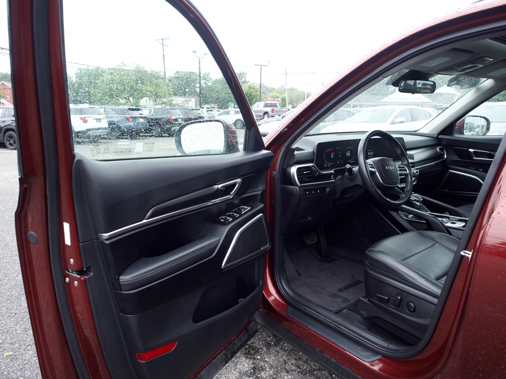 2024 Kia Telluride S - Photo 14
