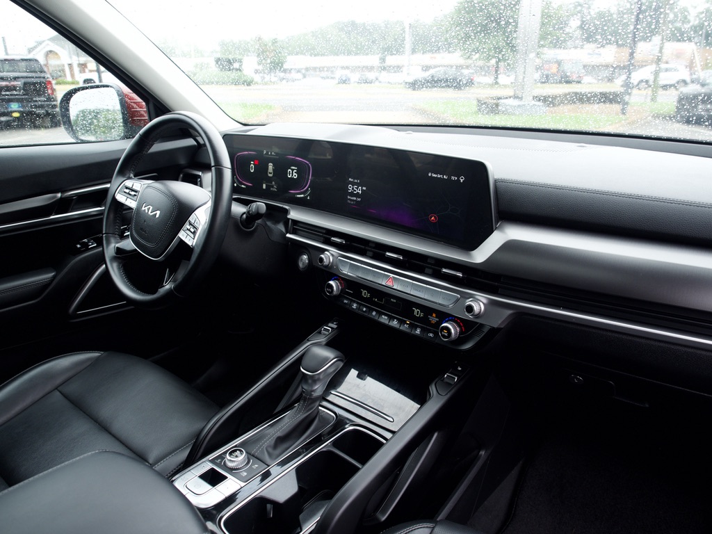 2024 Kia Telluride S - Photo 38
