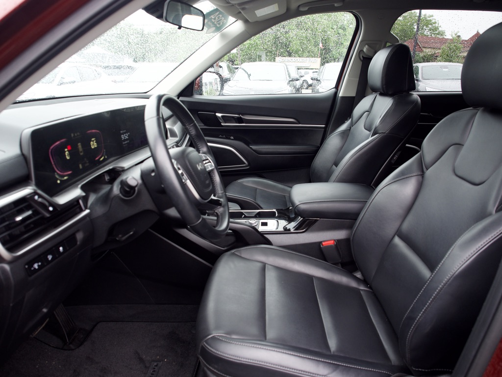 2024 Kia Telluride S - Photo 17