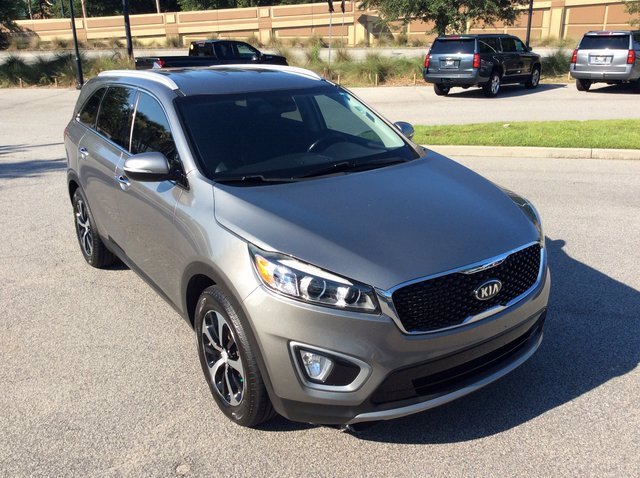 Pre-Owned 2016 Kia Sorento