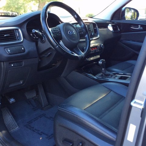 Pre-Owned 2016 Kia Sorento