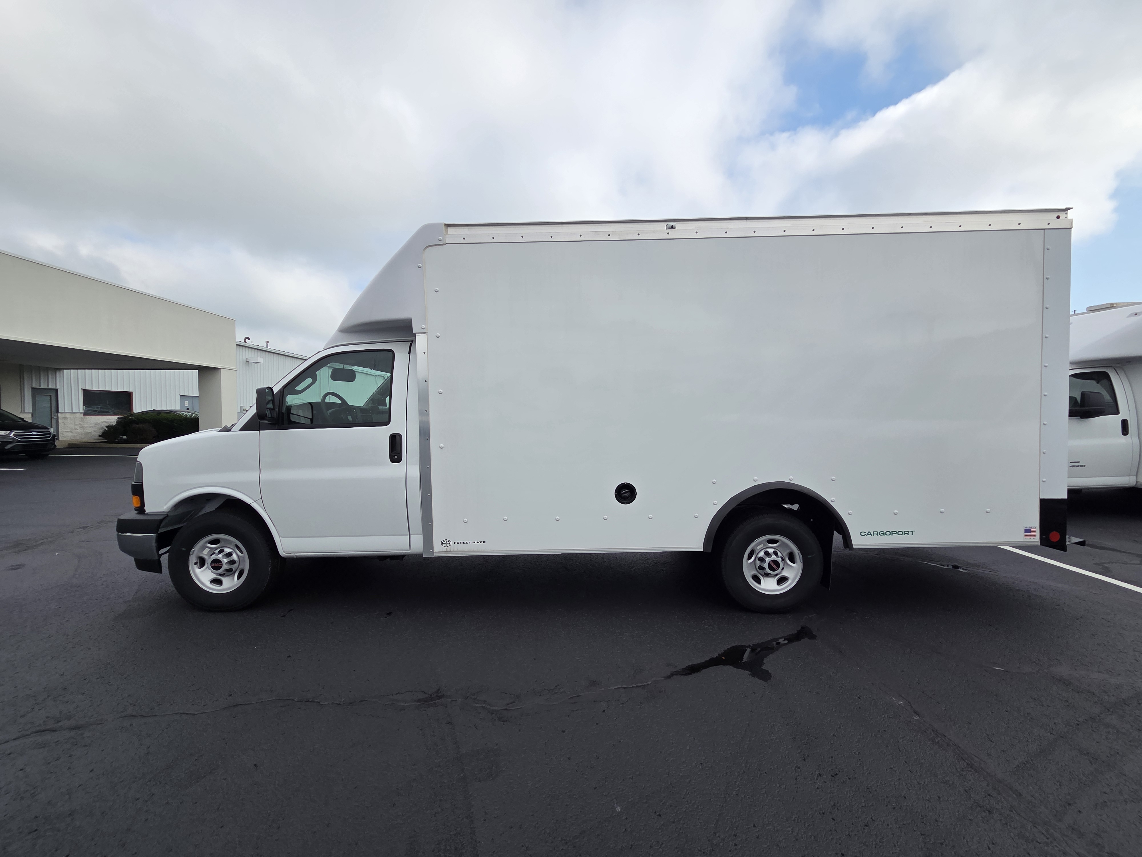New 2025 Summit White GMC 1WT image 7