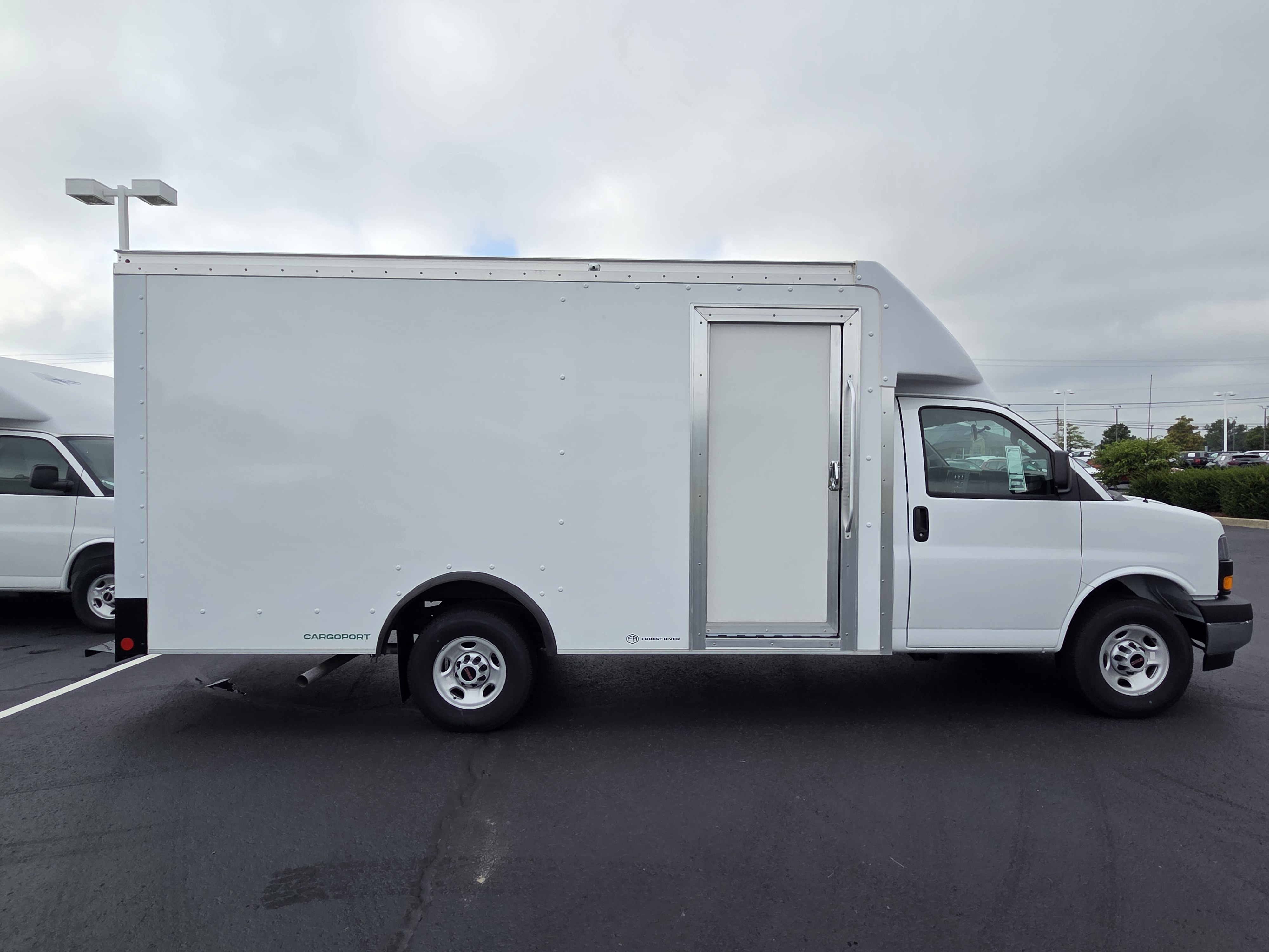 New 2025 Summit White GMC 1WT image 3