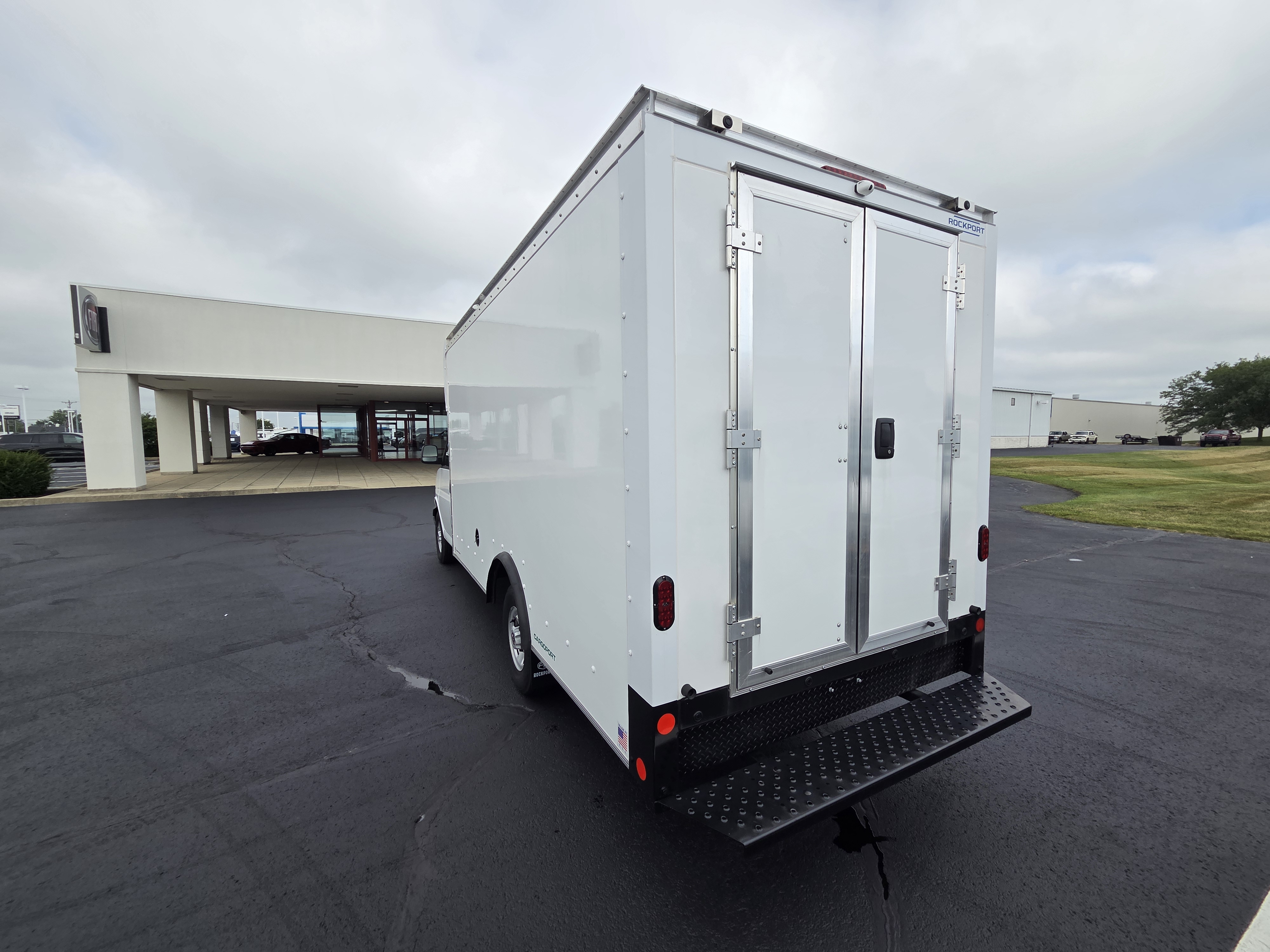 New 2025 Summit White GMC 1WT image 43