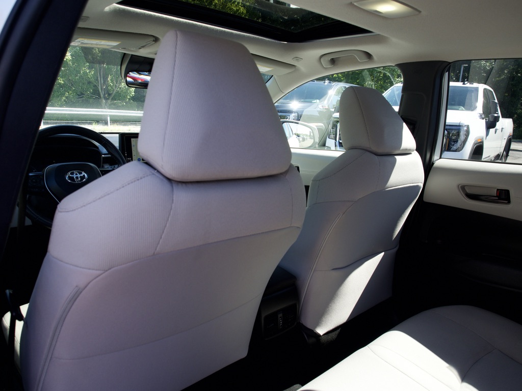 2023 Toyota Corolla Cross LE - Photo 18