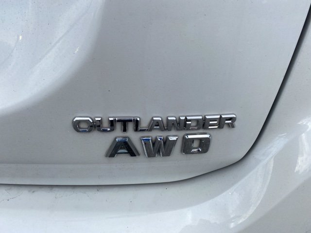 Pre-Owned 2016 Mitsubishi Outlander