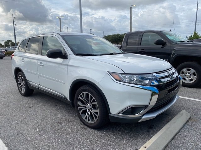 Pre-Owned 2016 Mitsubishi Outlander