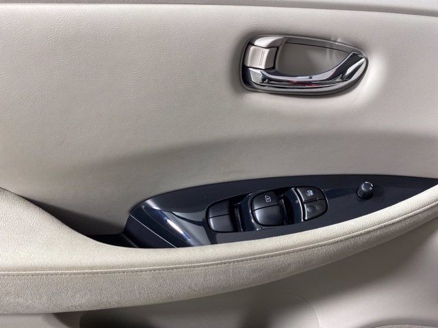Pre-Owned 2011 Nissan LEAF SL