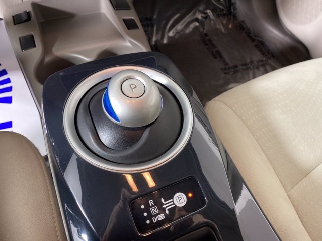 Pre-Owned 2011 Nissan LEAF SL