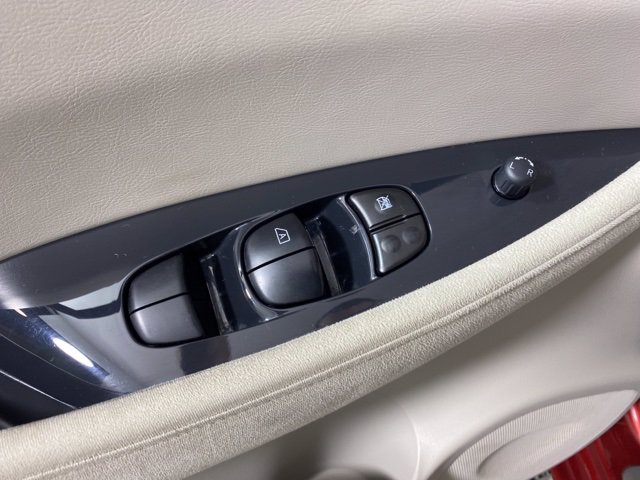 Pre-Owned 2011 Nissan LEAF SL