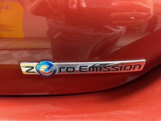 Pre-Owned 2011 Nissan LEAF SL
