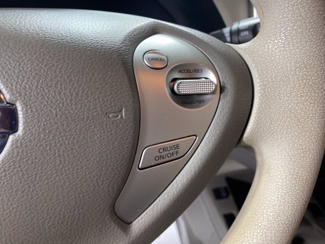 Pre-Owned 2011 Nissan LEAF SL
