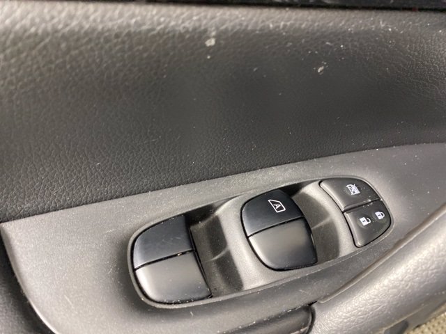 Pre-Owned 2017 Nissan Rogue