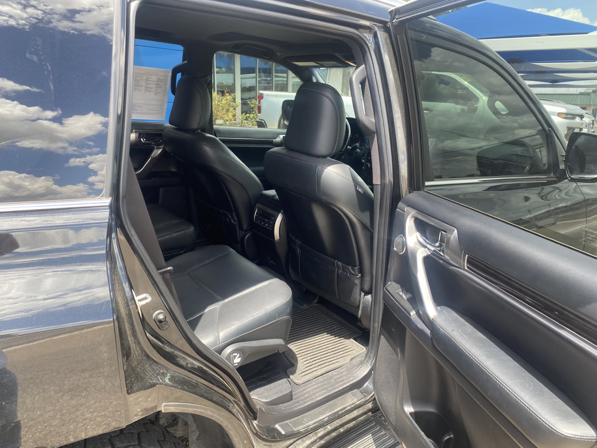 Used 2022 Black Lexus GX 460 Luxury image 13