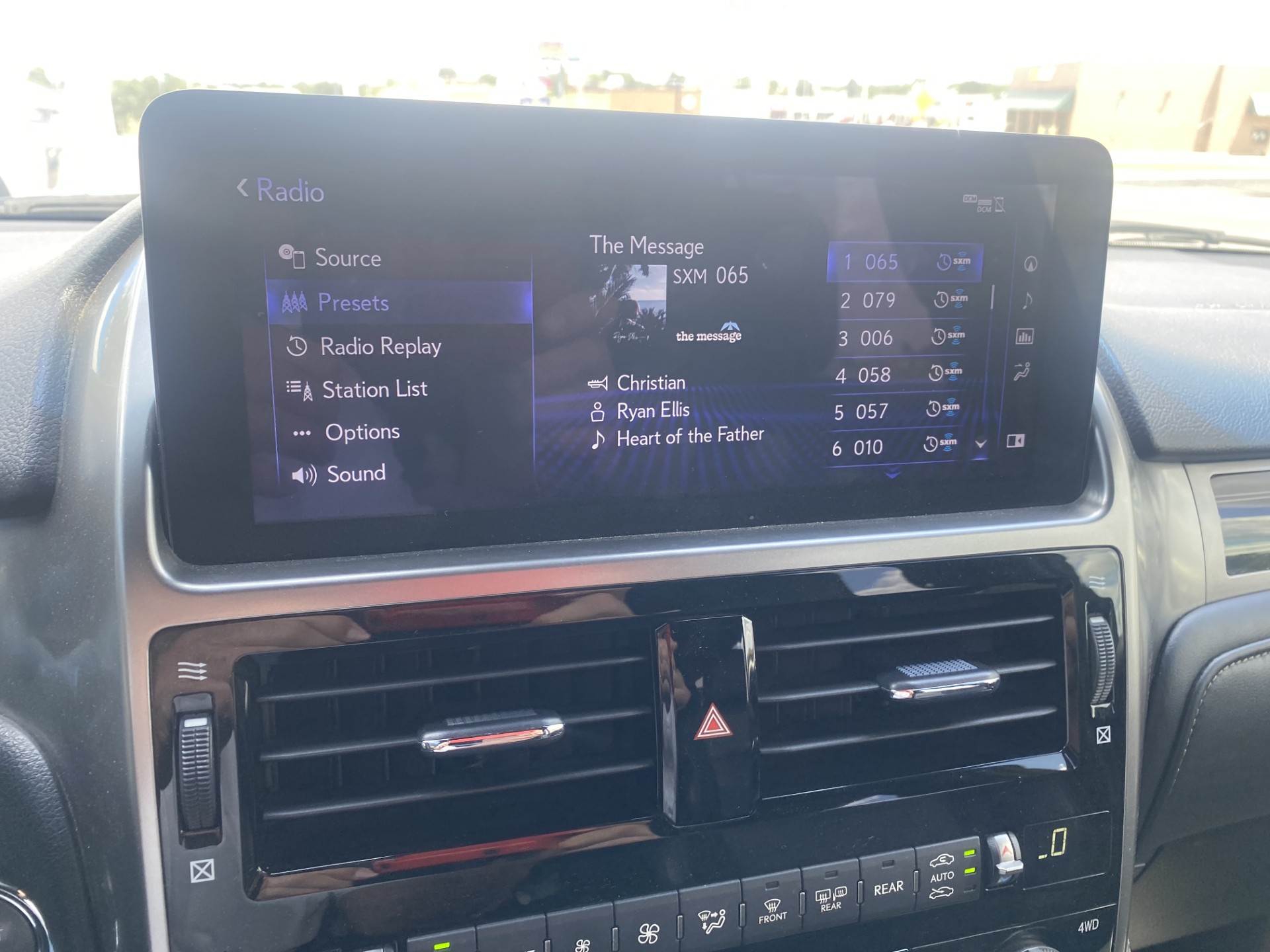 Used 2022 Black Lexus GX 460 Luxury image 21