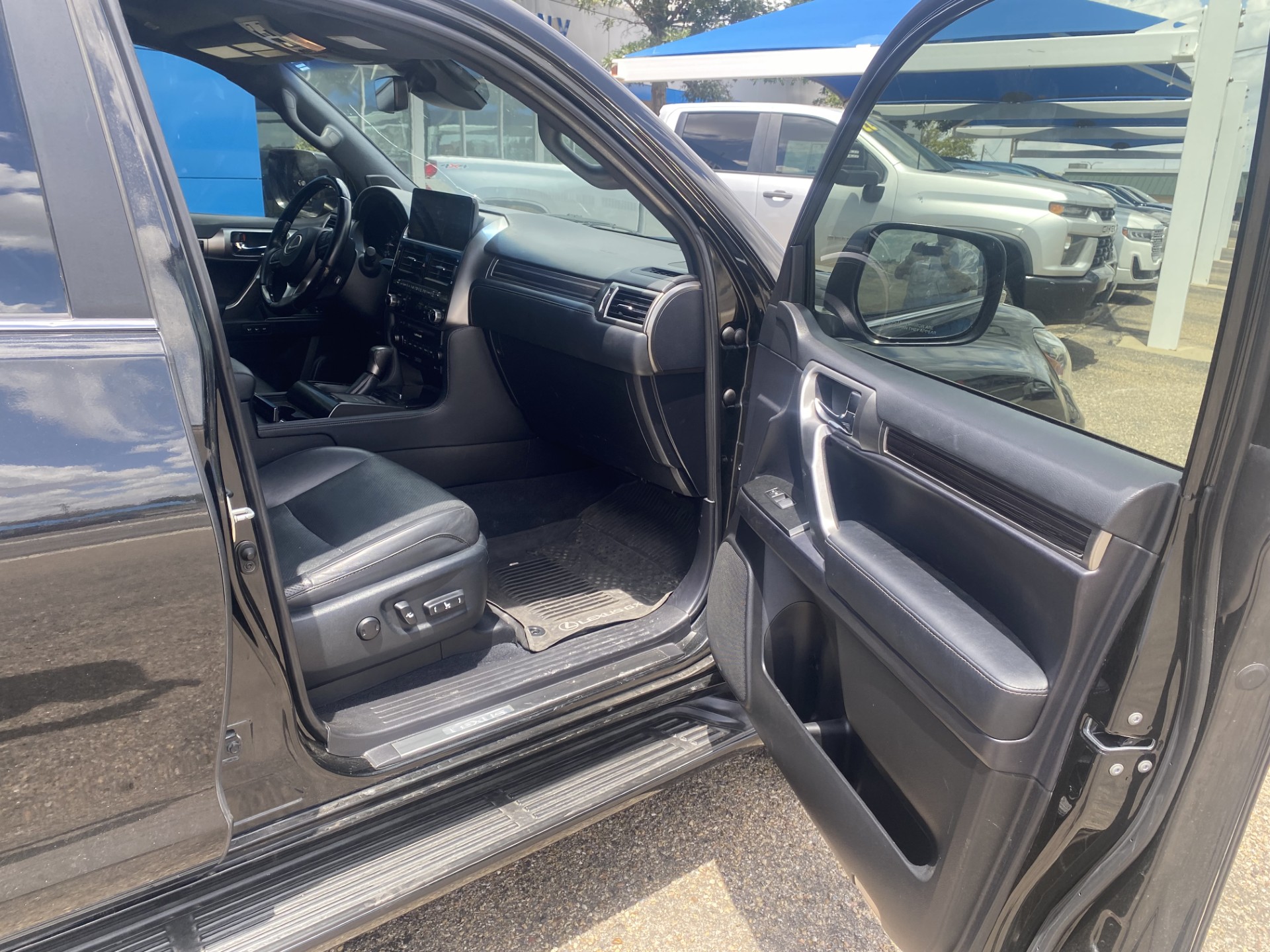 Used 2022 Black Lexus GX 460 Luxury image 12