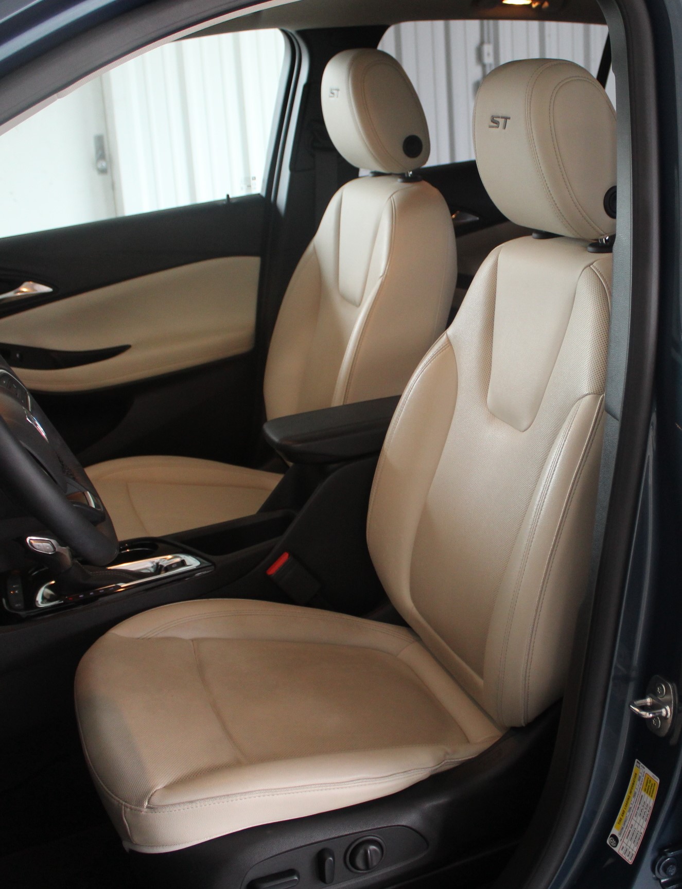2024 Buick Encore GX Sport Touring photo 2