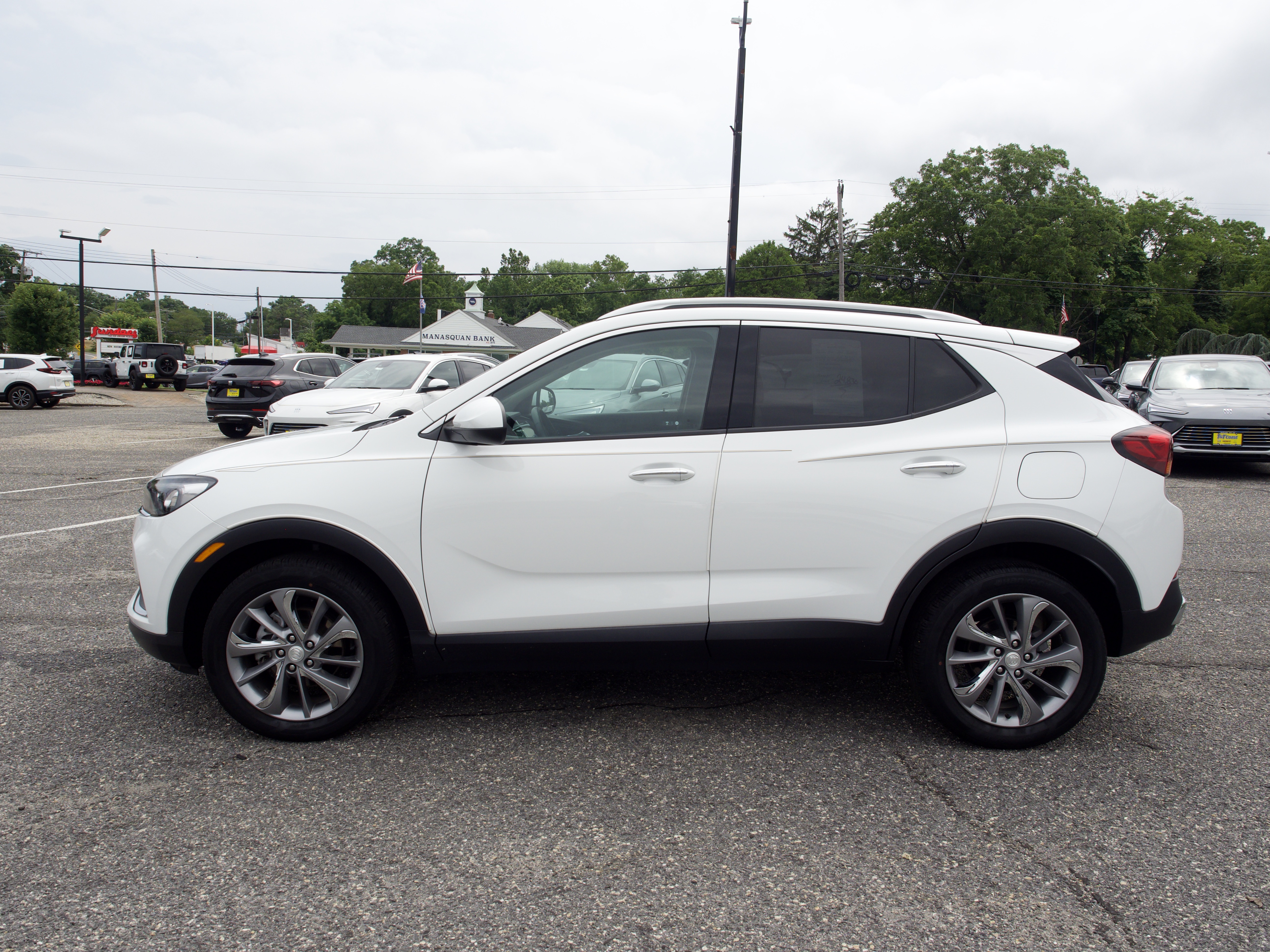 Certified Used 2023 Summit White Buick Essence image 5