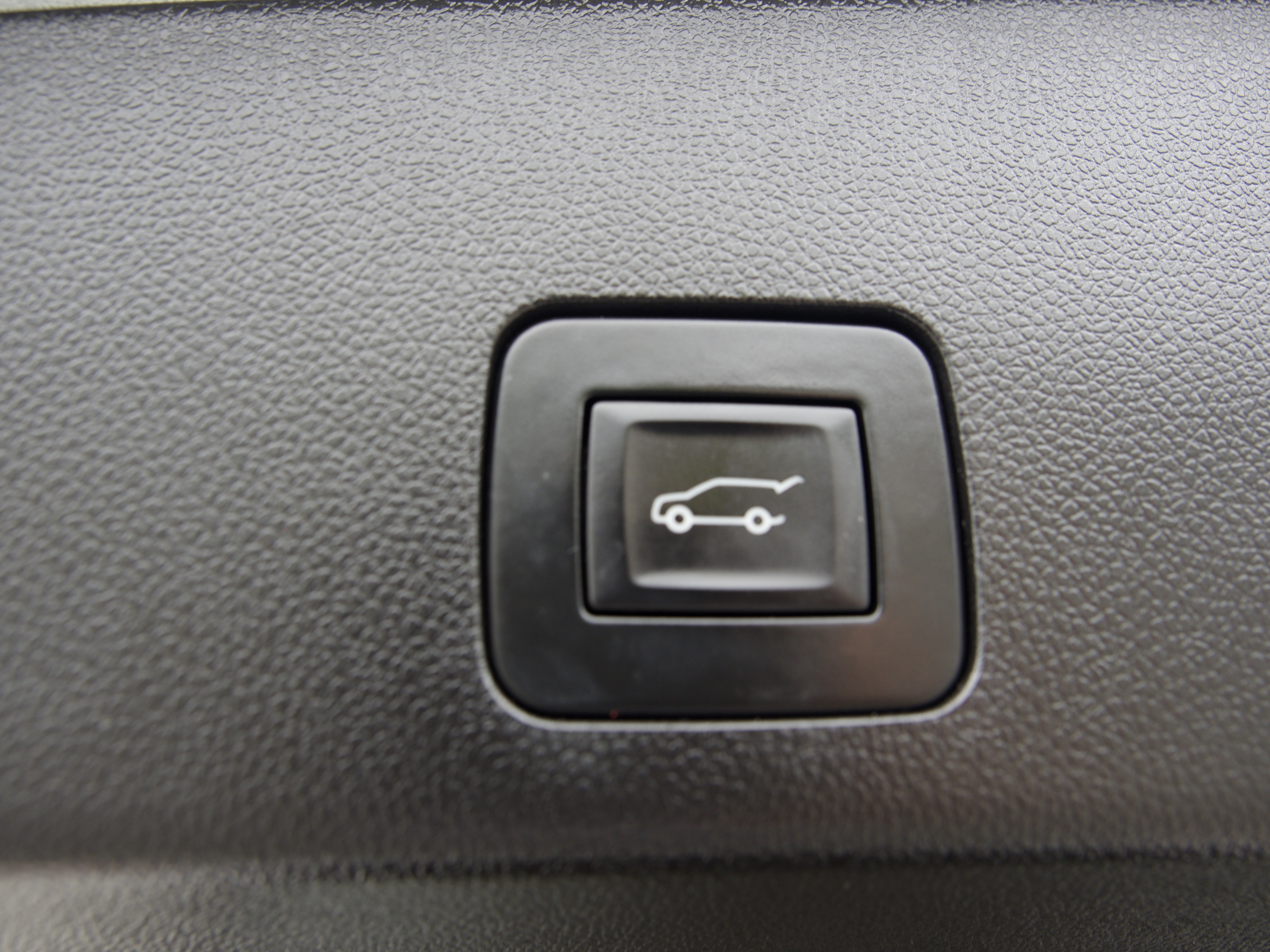 Certified Used 2023 Summit White Buick Essence image 41
