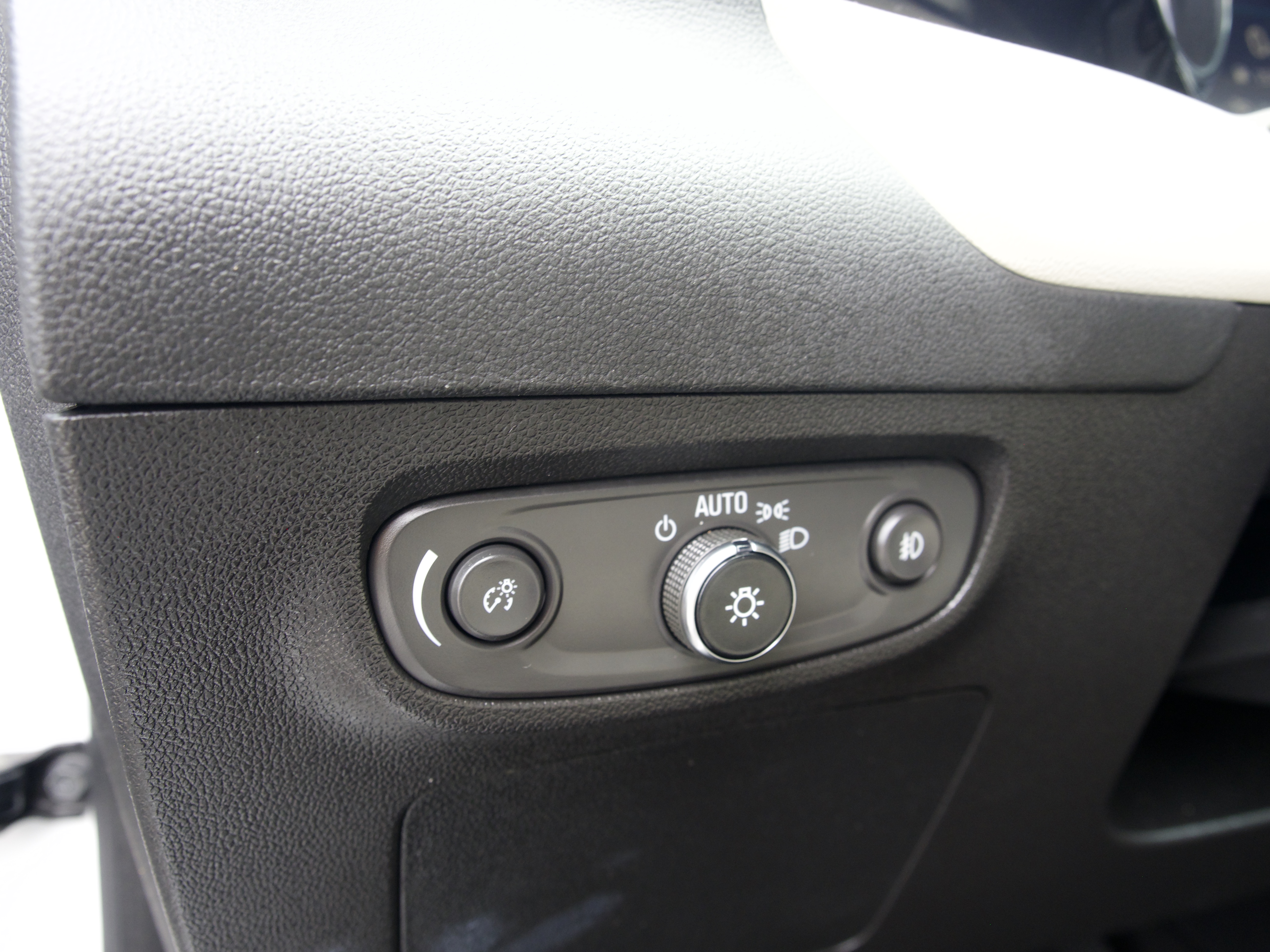 Certified Used 2023 Summit White Buick Essence image 16