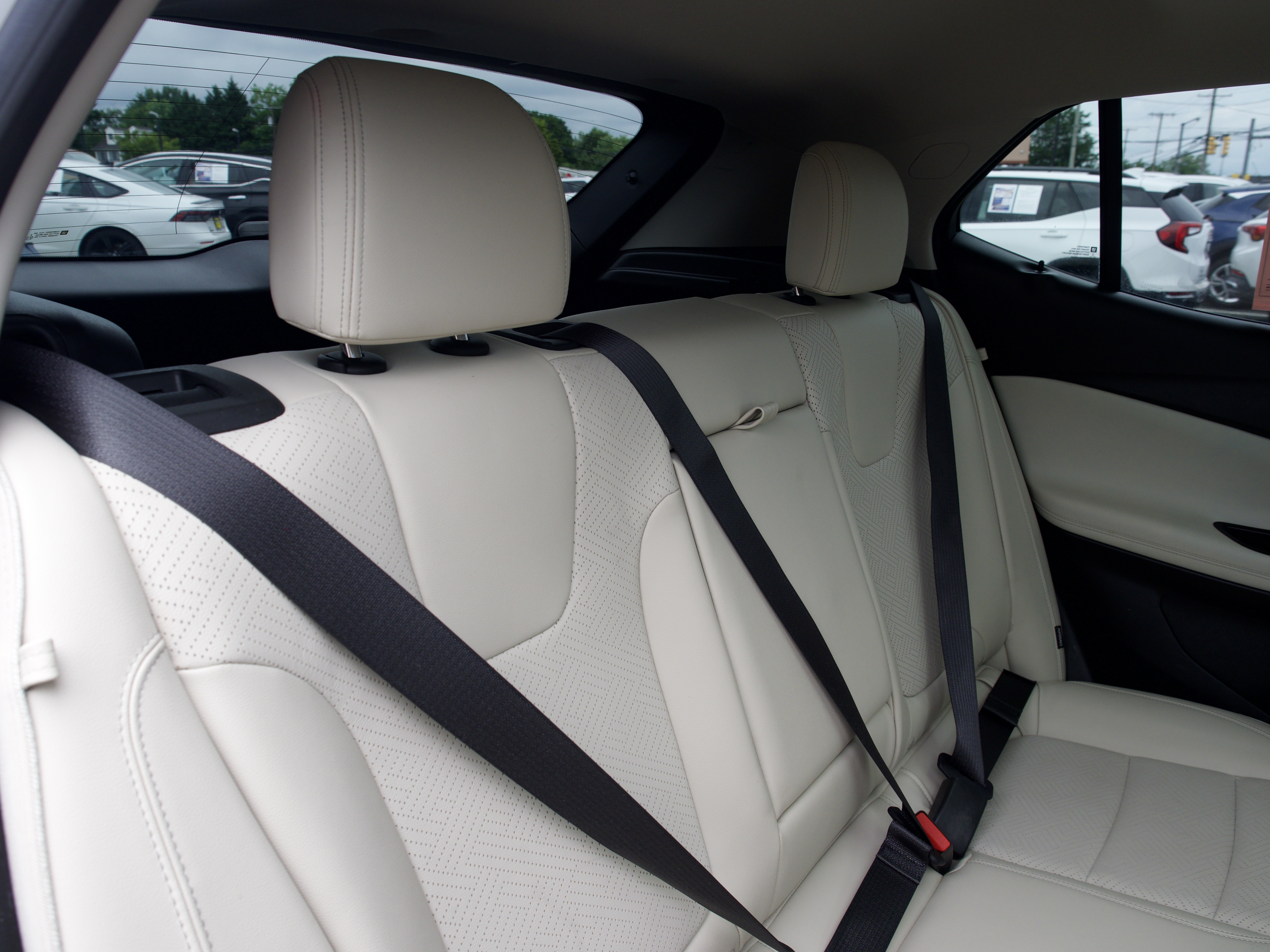 Certified Used 2023 Summit White Buick Essence image 32