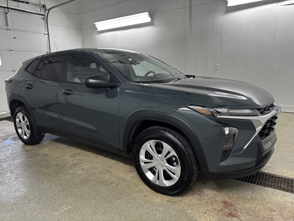 2025 Chevrolet Trax LS