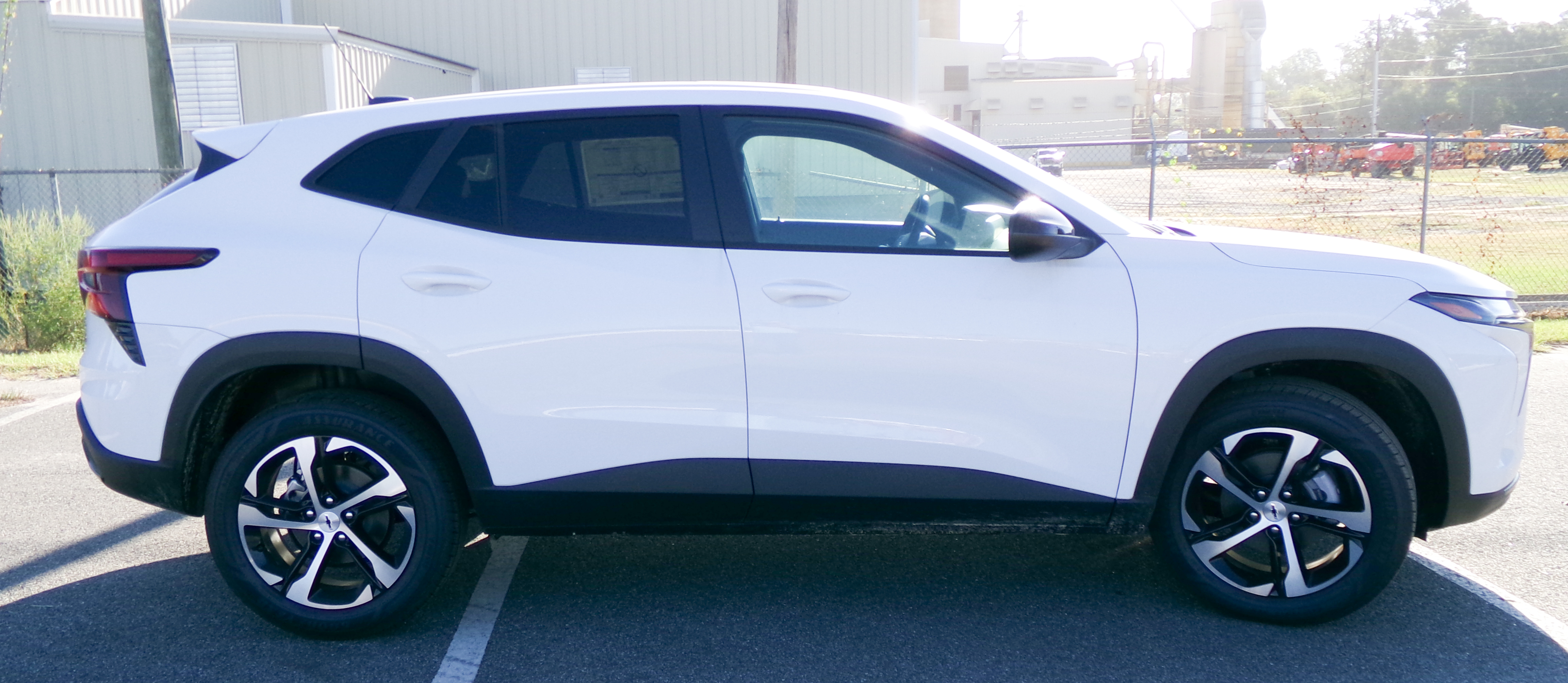 New 2026 Summit White Chevrolet 1RS image 5